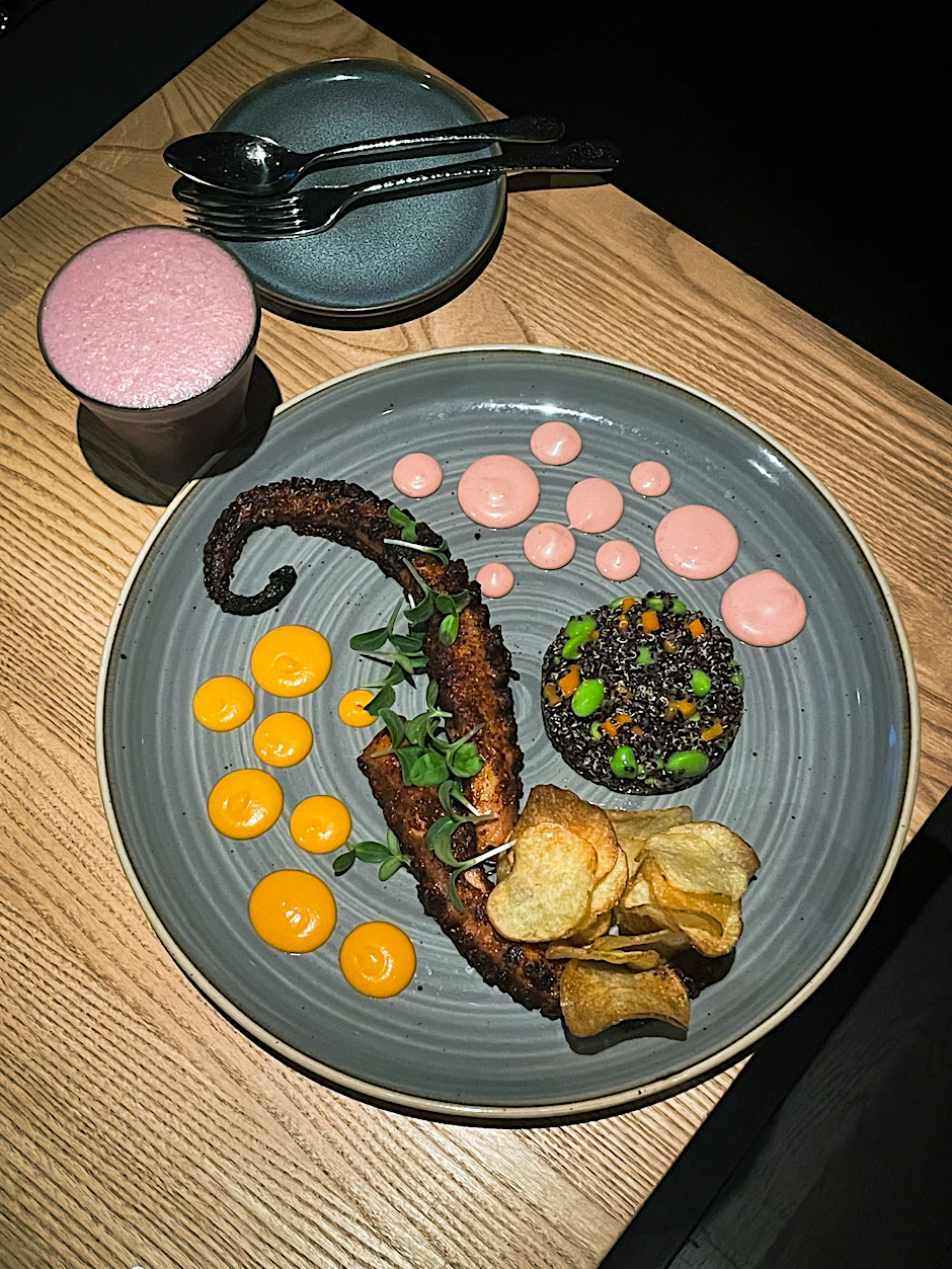 Gegrillter Oktopus mit Birnen-Quitten-Püree
