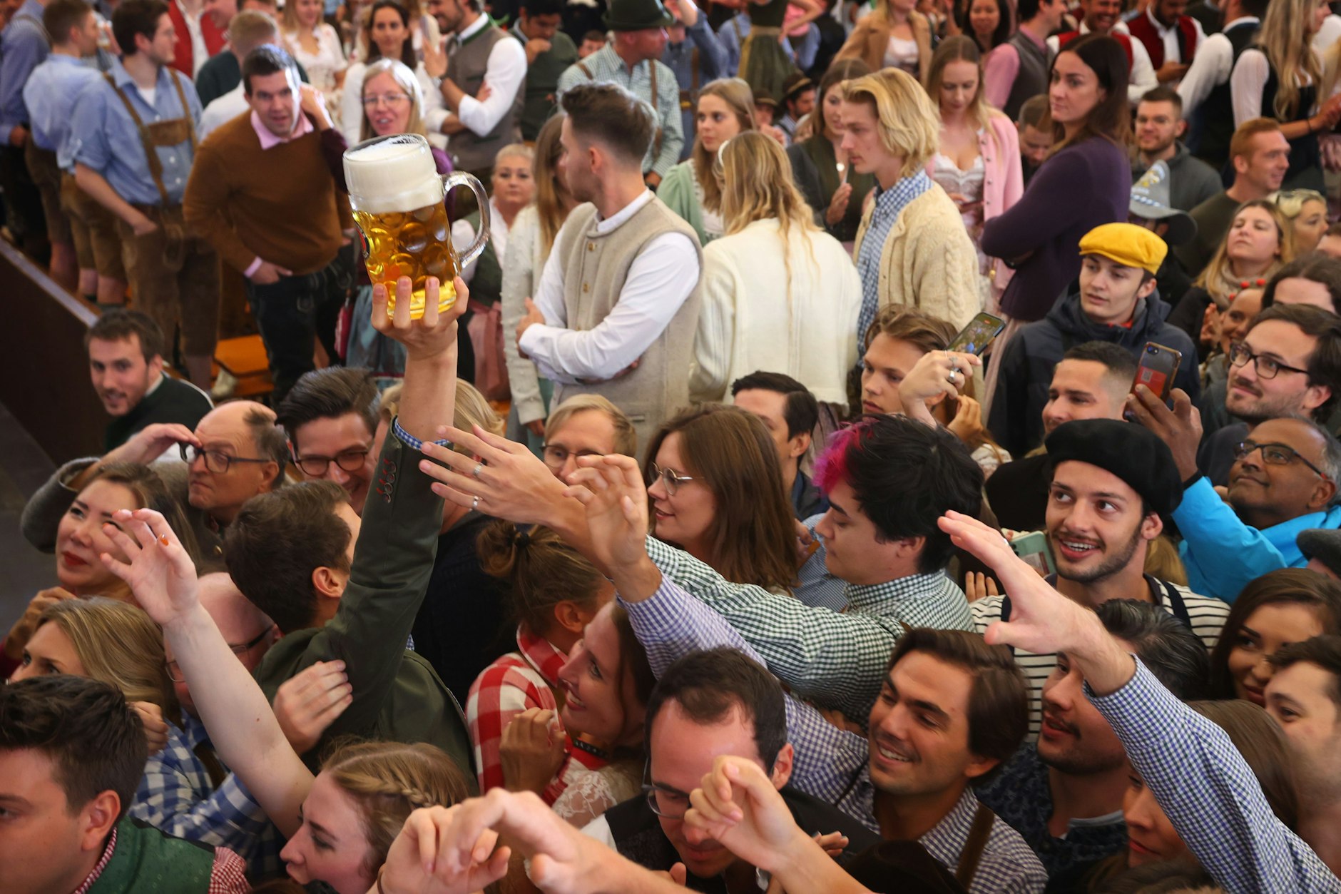 Beim Oktoberfest kommen rund sechs Millionen Besucher zusammen. Auch Corona bleibt da nicht vor der Tür.
