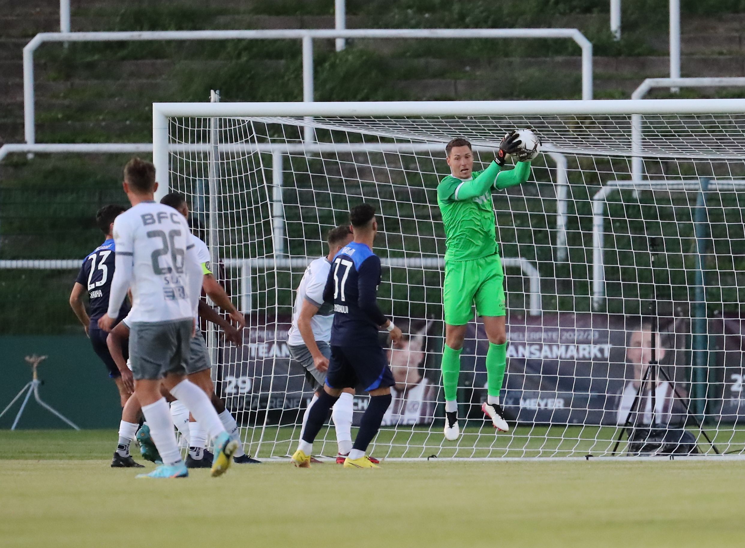 BFC-Torwart Matthias Hamrol will von Lob nichts wissen, aber auch nichts über eine Sturmflaute hören