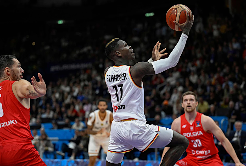 NBA-Profi Schröder zieht zum Korb.
