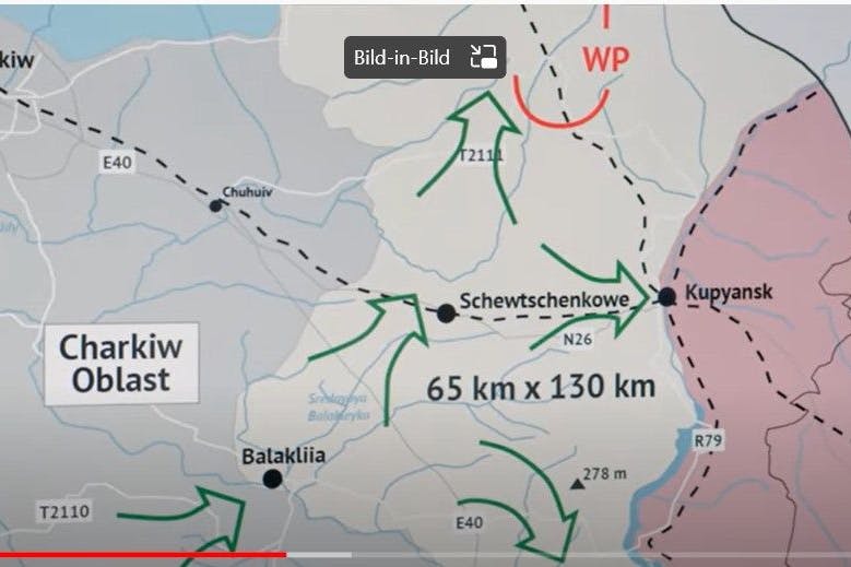 Die grünen Pfeile zeigen die Bewegung der ukrainischen Streitkräfte. Die rote Markierung mit WP zeigt die Fluchtbewegung der russischen Armee. Die helle Fläche ist das zurückgewonnene Gebiet. Rot ist das von den Russen besetzte ukrainische Staatsgebiet markiert. 