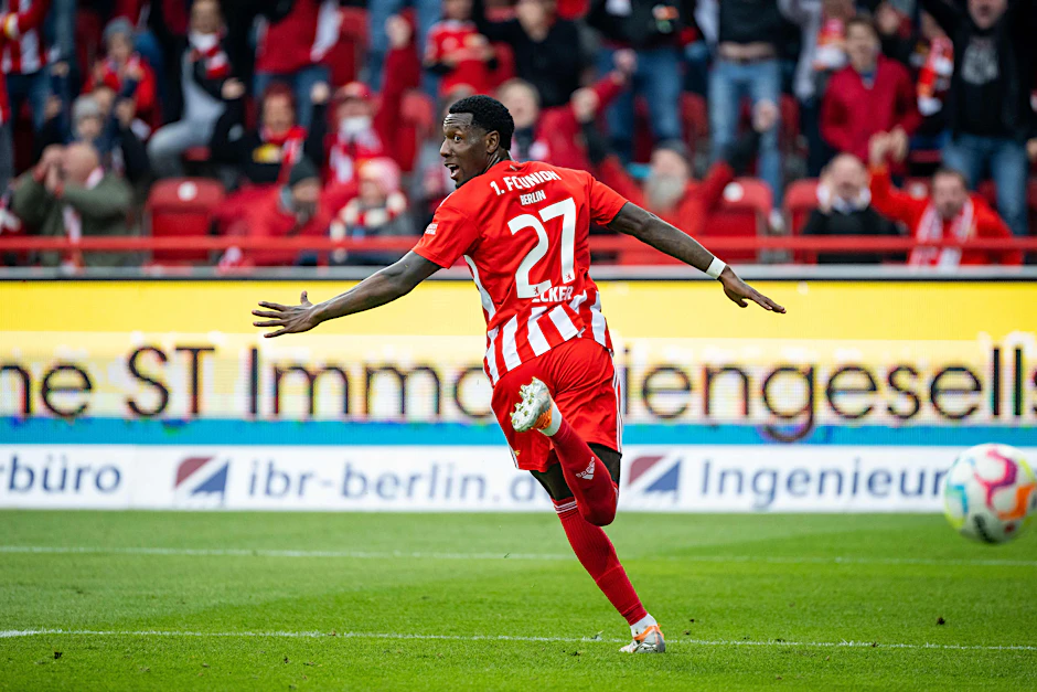 Sheraldo Becker jubelt über seinen sechsten Saisontreffer.