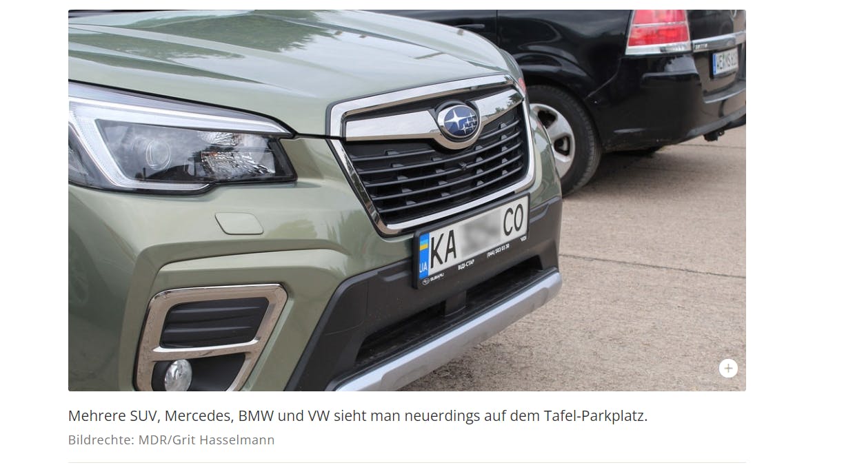 Der MDR zeigt in dem Beitrag lediglich ein ukrainisches Fahrzeug. Es hat das Kennzeicher der Kyjiwer Vororte, also jener Region, wo die Schreckensorte Butscha und Irpin liegen.