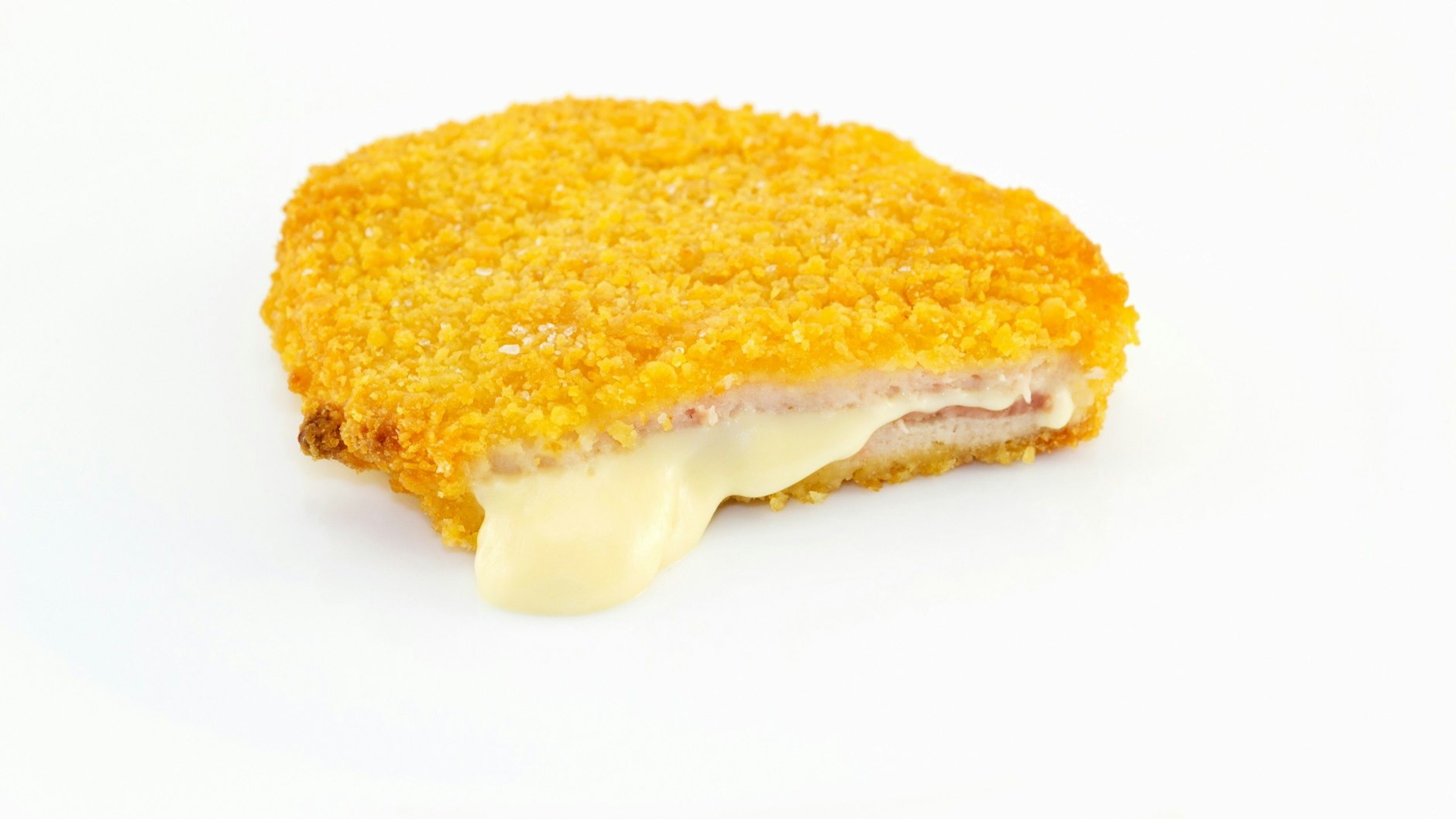 Ein leckeres Kohlrabi-Schnitzel mit Käsefüllung erinnert an Cordon bleu, ist aber gesünder und vitaminreicher.