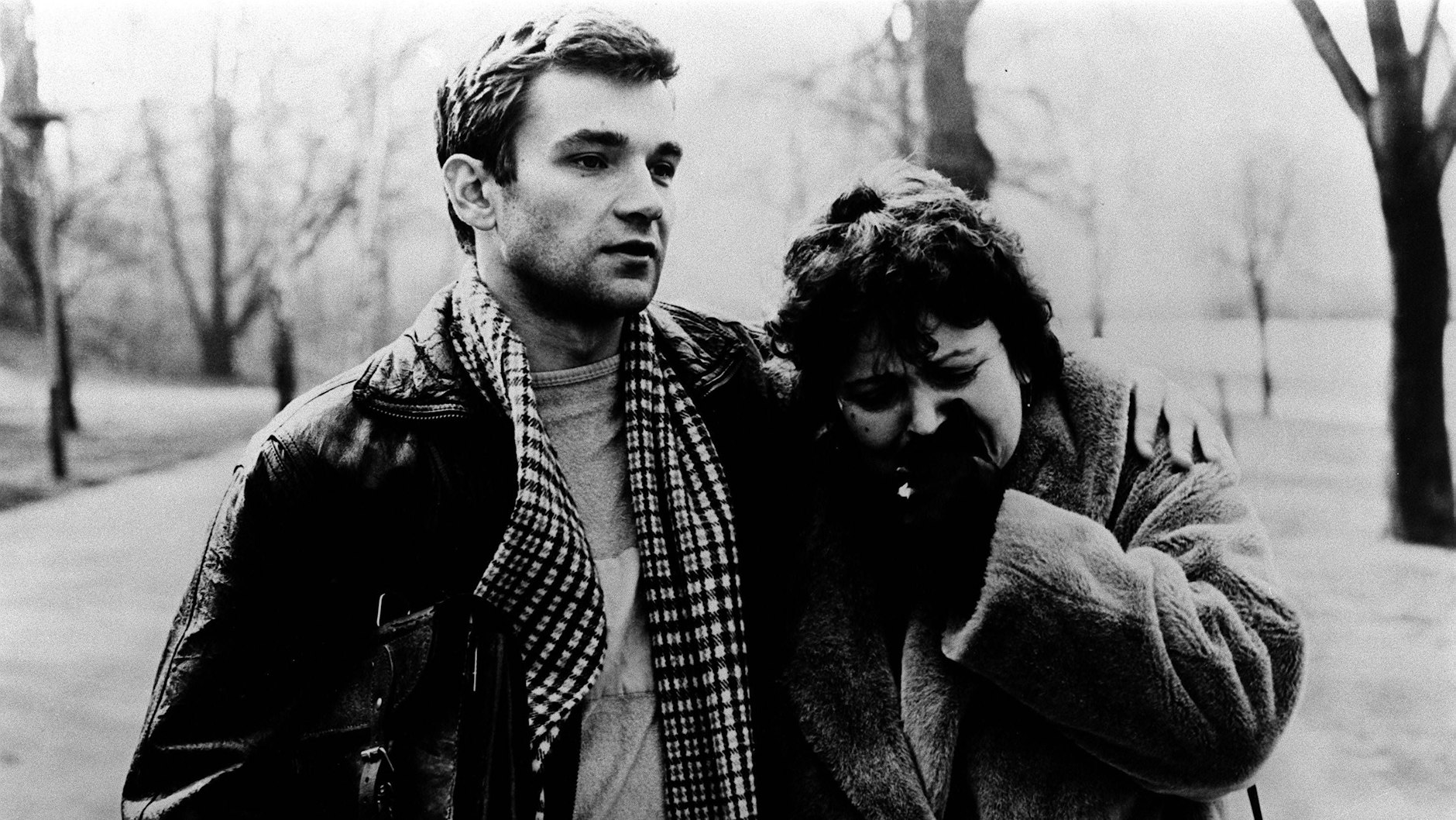 Szene aus „Coming out“: Matthias Freihof, hier mit Walfriede Schmitt, spielt in dem Defa-Film einen Lehrer, der seine Liebe zu einem Mann entdeckt.