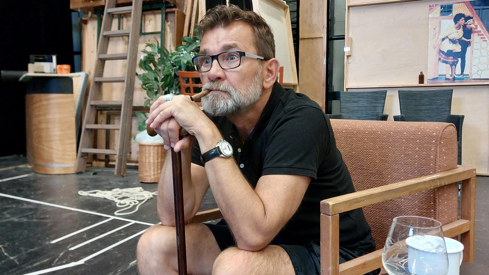 Matthias Freihof bei den Proben zu dem Münchhausen-Stück