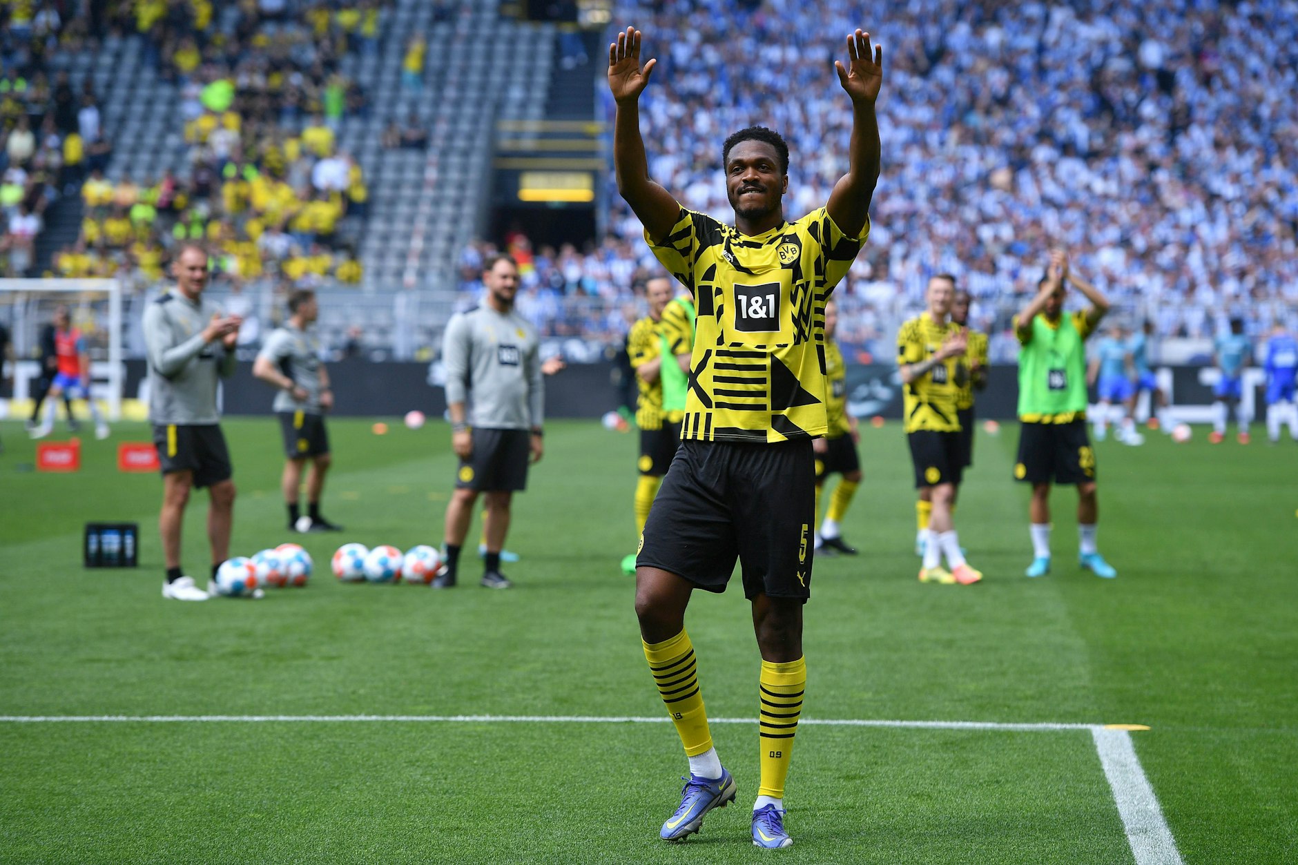 Dan-Axel Zagadou (23) verabschiedete sich im Mai nach fünf Jahren von den BVB-Fans, spielt nun beim VfB Stuttgart.&nbsp;