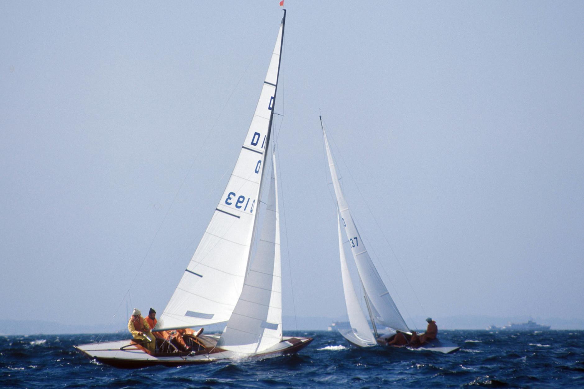 Segelboote der Drachenklasse, kaum allein zu bewältigen