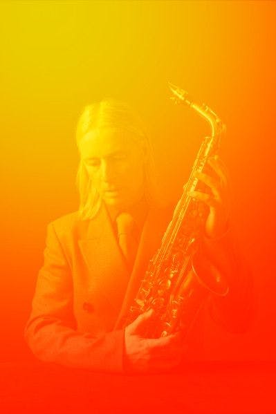 Gel im Haar, Anzug, Krawatte: DJ Hell ist inzwischen zur Kunstfigur geworden.