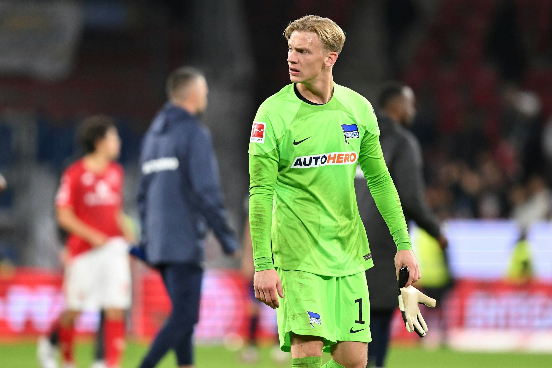 Sichtlich angefressen: Hertha-Keeper Oliver Christensen nach dem späten Gegentor beim 1:1 in Mainz.&nbsp;