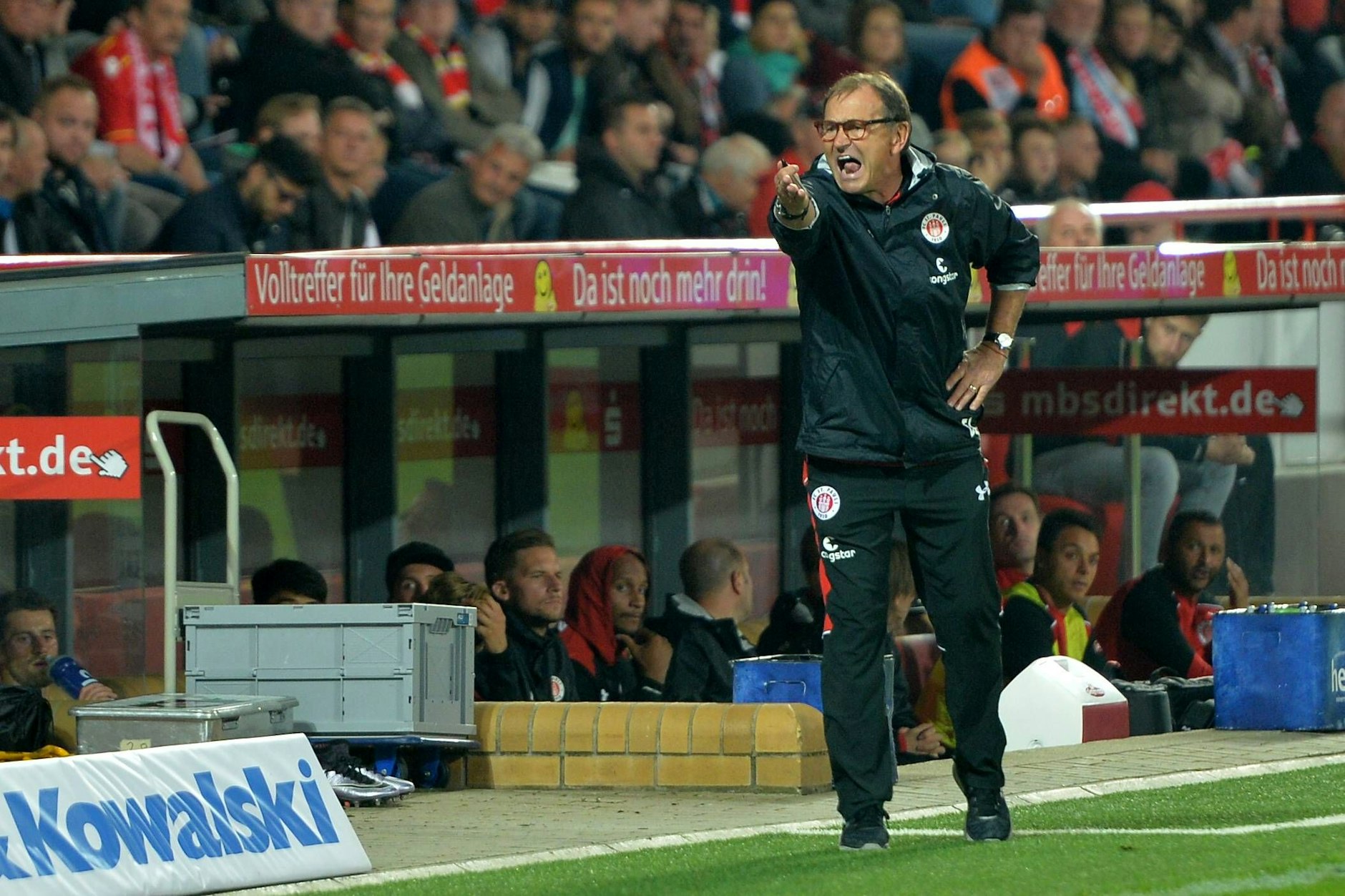 Ewald Lienen weiß, wie schwer es ist, beim 1. FC Union im Stadion An der Alten Försterei zu gewinnen. 