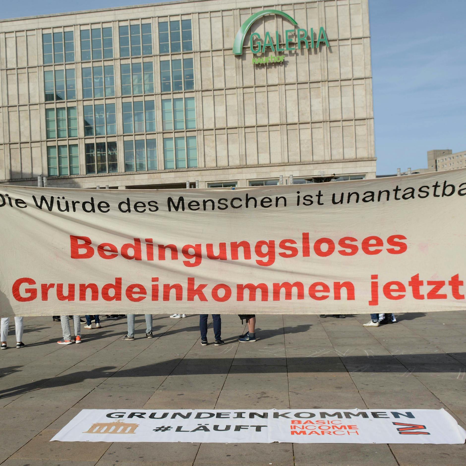 Unfassbar: Berliner verzichten auf bedingungsloses Grundeinkommen!