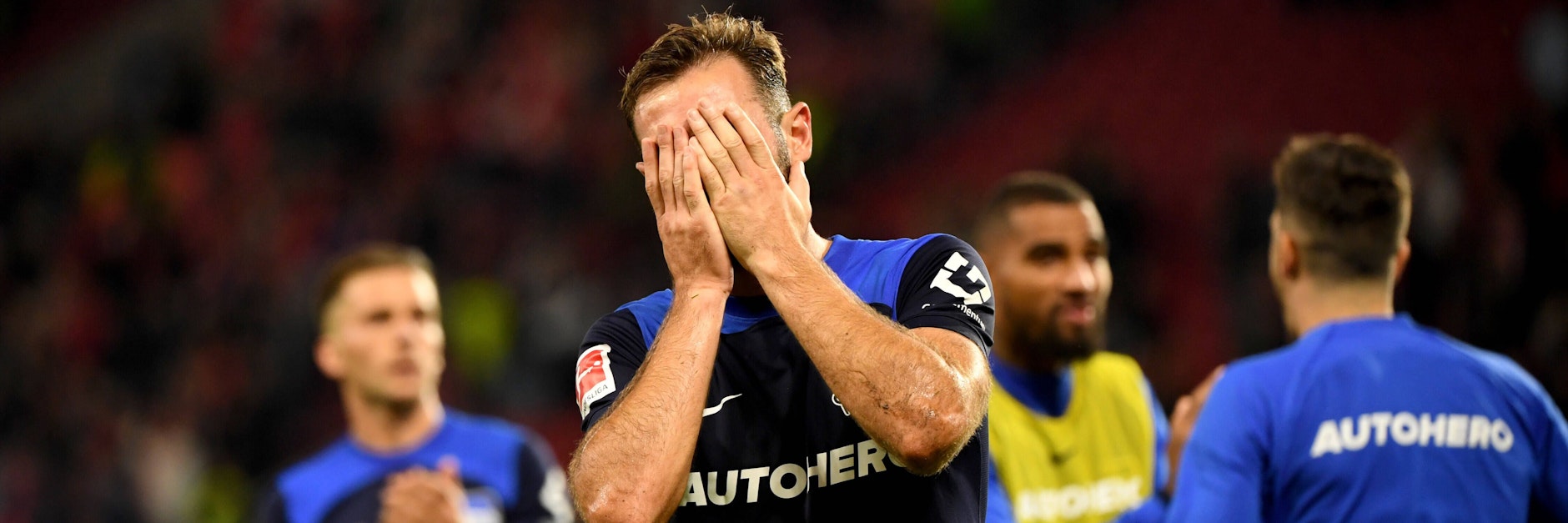 Mittelfeldmann Lucas Tousart kann es nicht fassen: Immer wieder verspielt Hertha BSC in der Schlussphase wichtige Punkte.