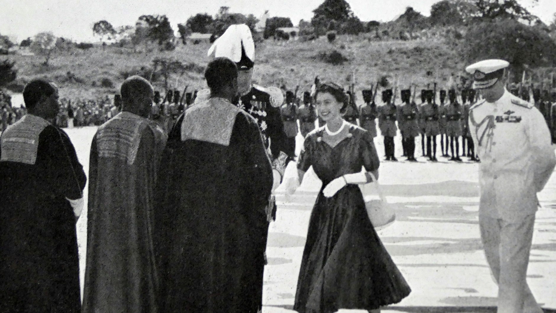 Queen Elizabeth II. 1954 in Uganda. Das Land sollte noch acht Jahre lang britische Kolonie bleiben.