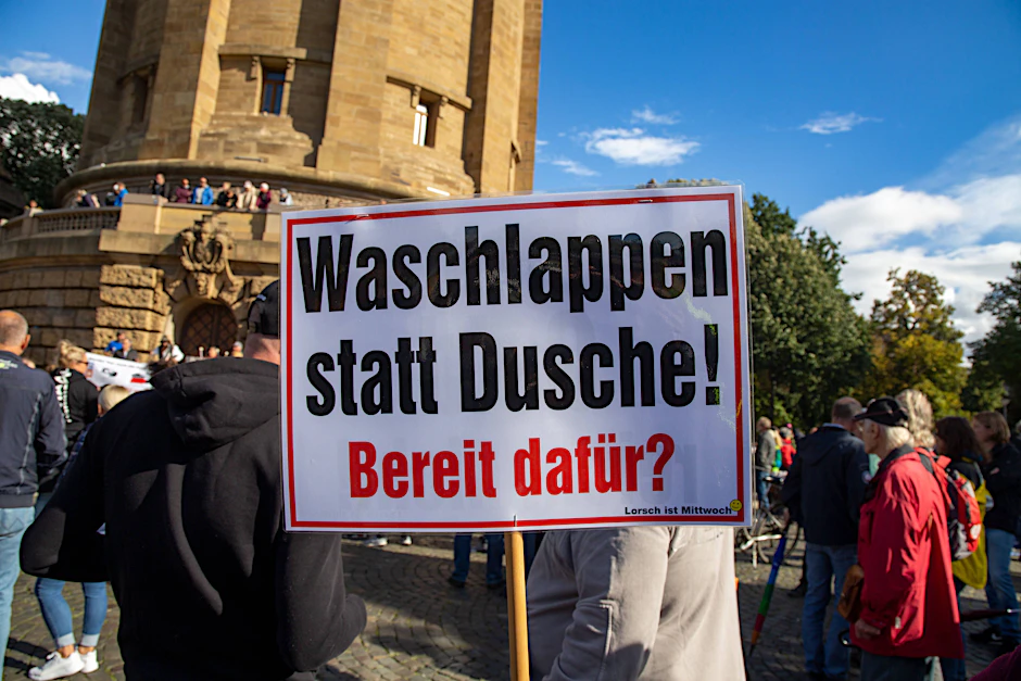 Energiesparen. Selbst kleinste Beiträge helfen, sagen die Befürworter. Andere sehen das kritischer.