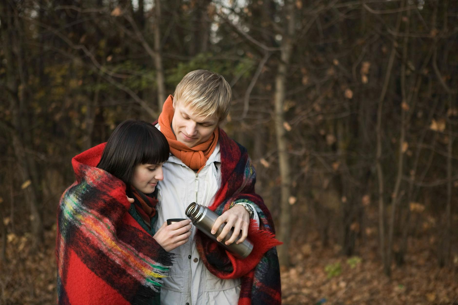 Das Wetter wird herbstlich kalt, da hilft nur warm anziehen, einkuscheln und warmer Tee.