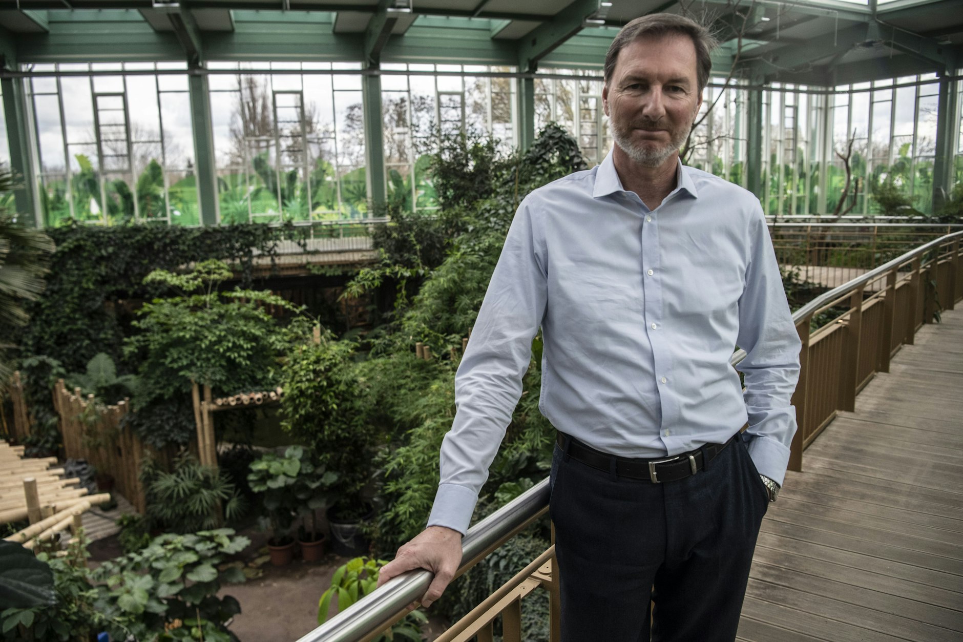Tierpark-Direktor Andreas Knieriem in der Tropenhalle im Alfred-Brehm-Haus. Auch hier muss die Heizung heruntergefahren werden.