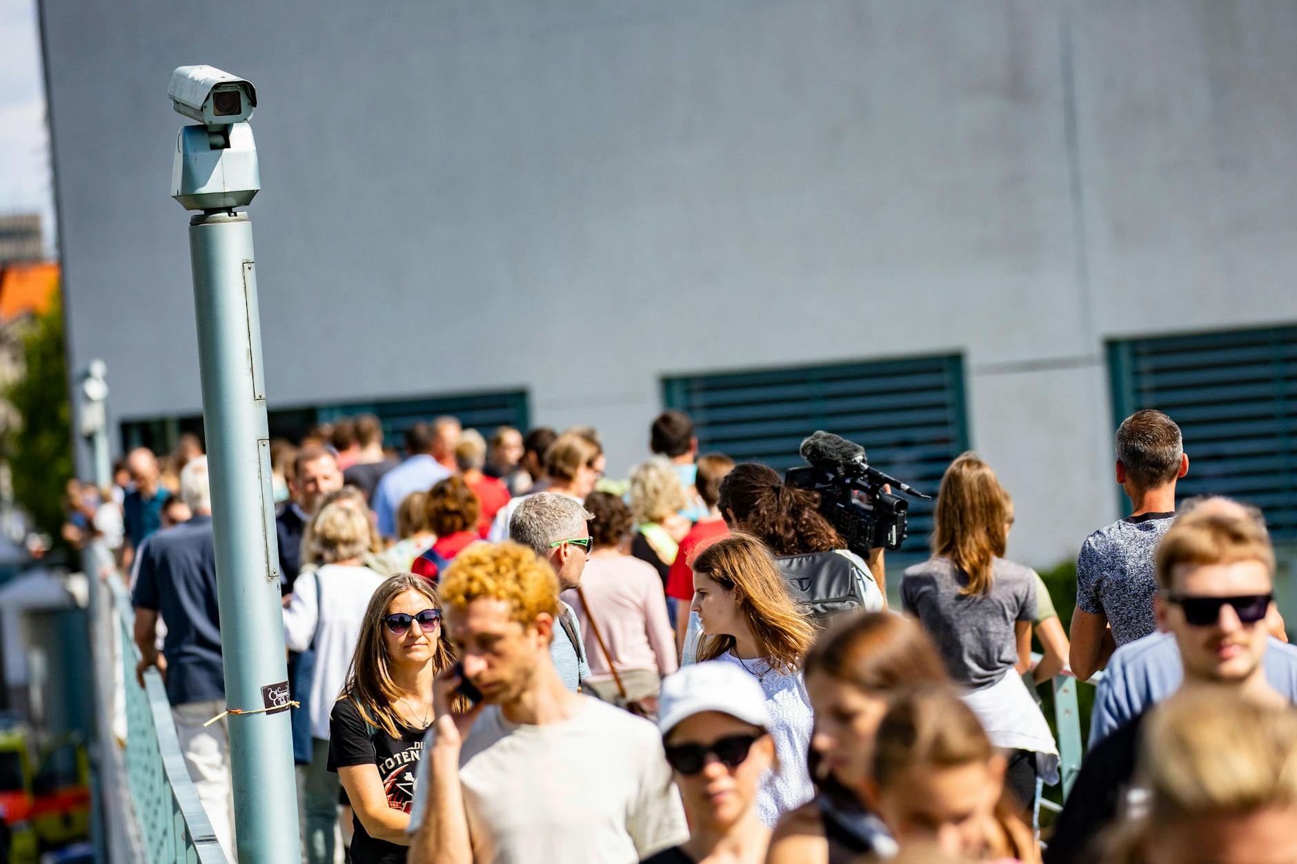 Der Europäische Gerichtshof hat in einem neuen Urteil seine kritische Position zur umstrittenen deutschen Vorratsdatenspeicherung bekräftigt.