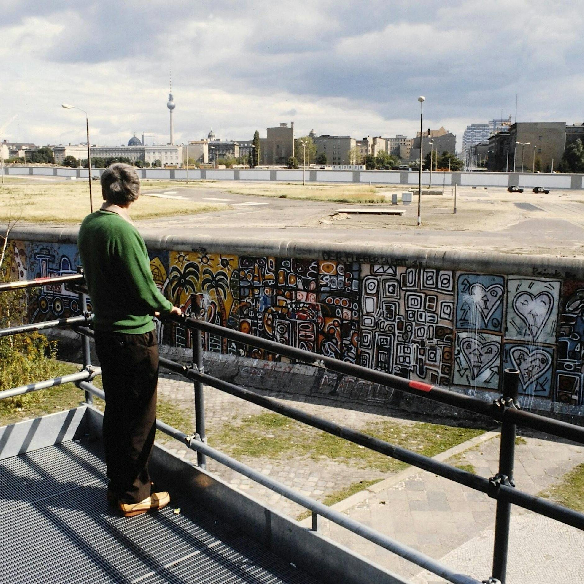 Deutsche Teilung wirkt bis heute auf Jugendliche: 25 Prozent fühlen sich „ostdeutsch“