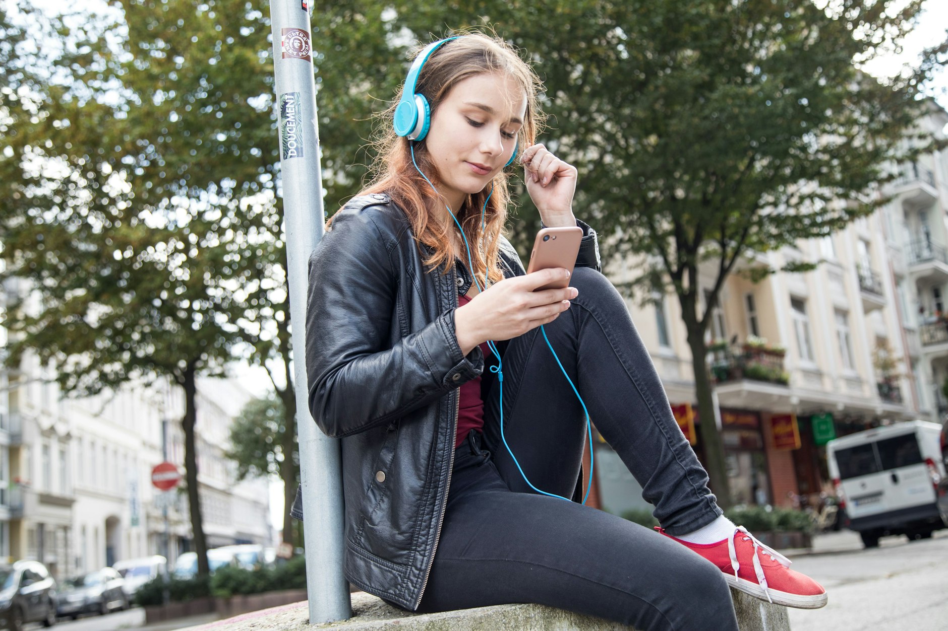 Musikhören unterwegs macht Spaß – und daran haben die Smartphone-Apps der Streamingdienste einen nicht unerheblichen Anteil.