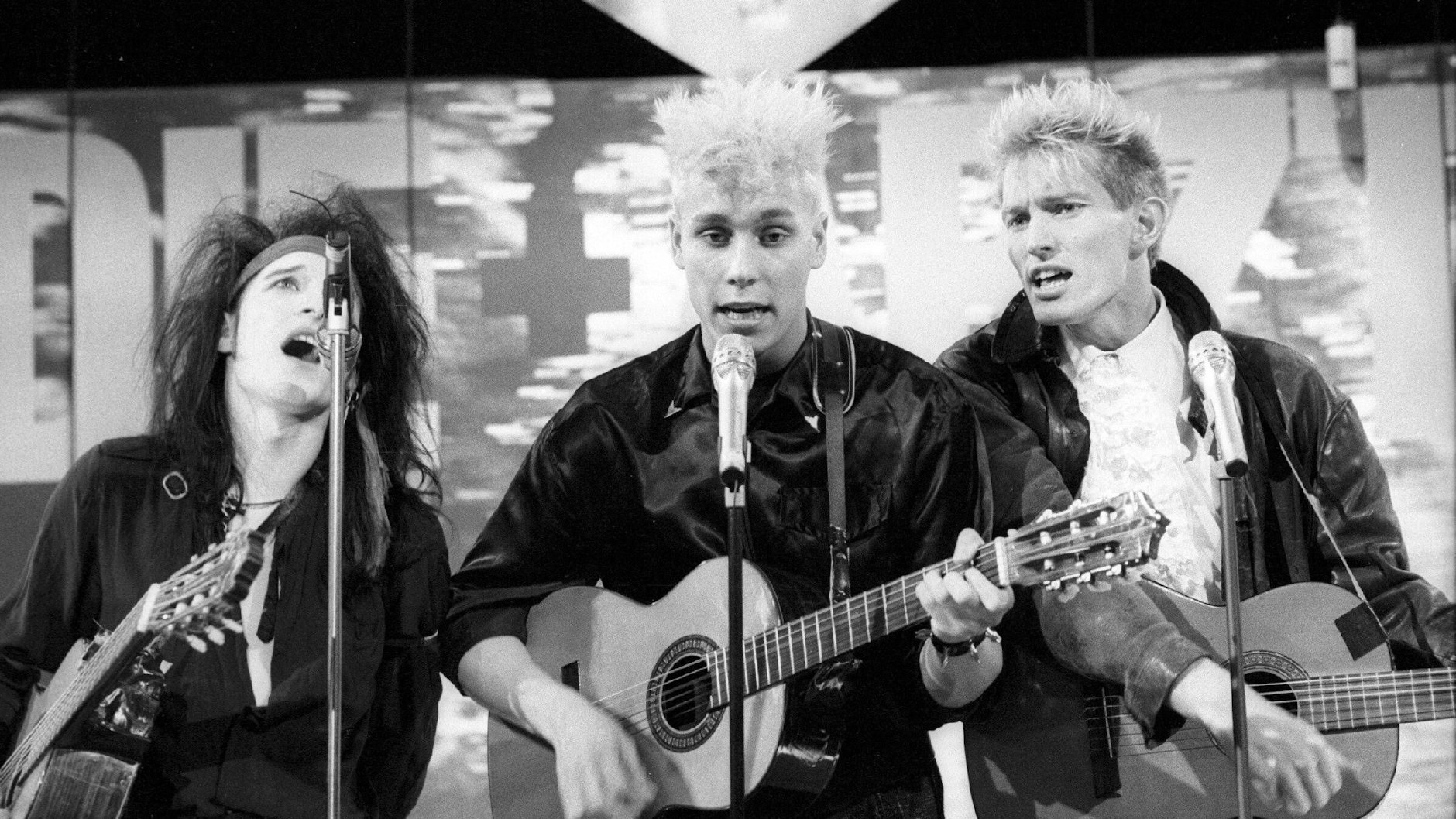 Bela B., Farin Urlaub und Sahnie (v.  l.) bei einem Auftritt der Band Die Ärzte im November 1985.