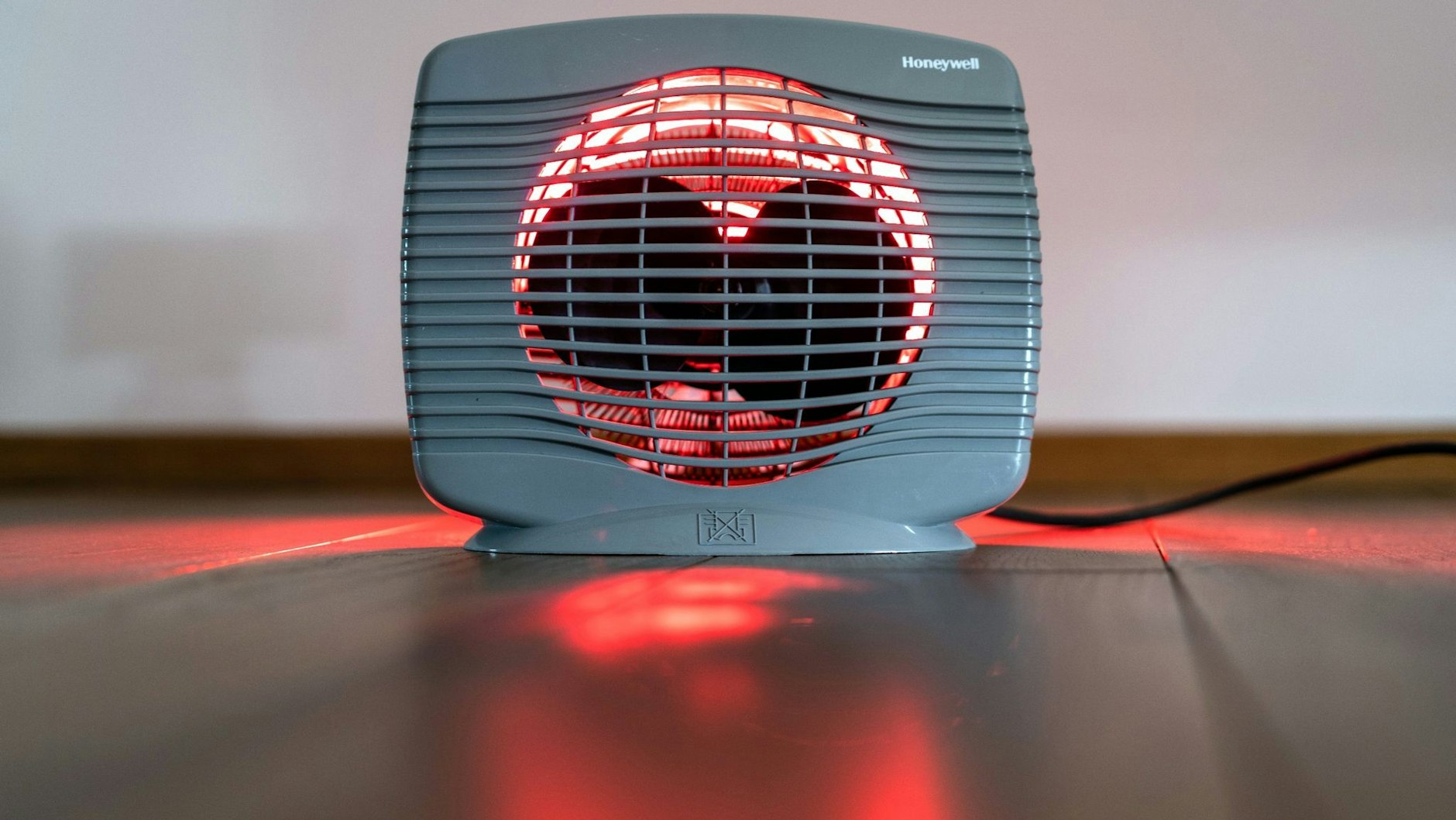 Steigende Preise und Angst vor einem Gas-Mangel: Immer mehr Menschen kaufen sich Heizlüfter. Dabei ist das kostentechnisch keine gute Idee.