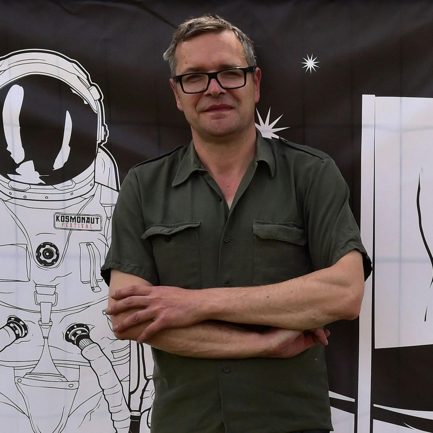 Hintergrundmaler, wichtige Stimme der Chemnitz Zivilgesellschaft und immer ein Ingwerbonbon auf Tasche: Jan Kummer.