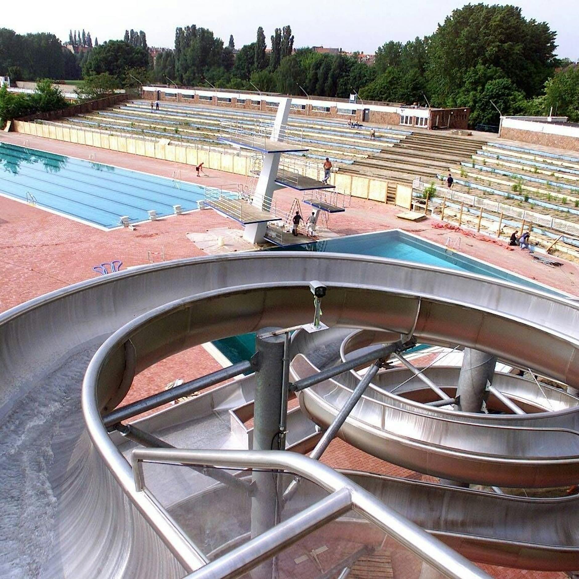 Endlich! Das Freibad Pankow bekommt seine Sonnenterrasse wieder