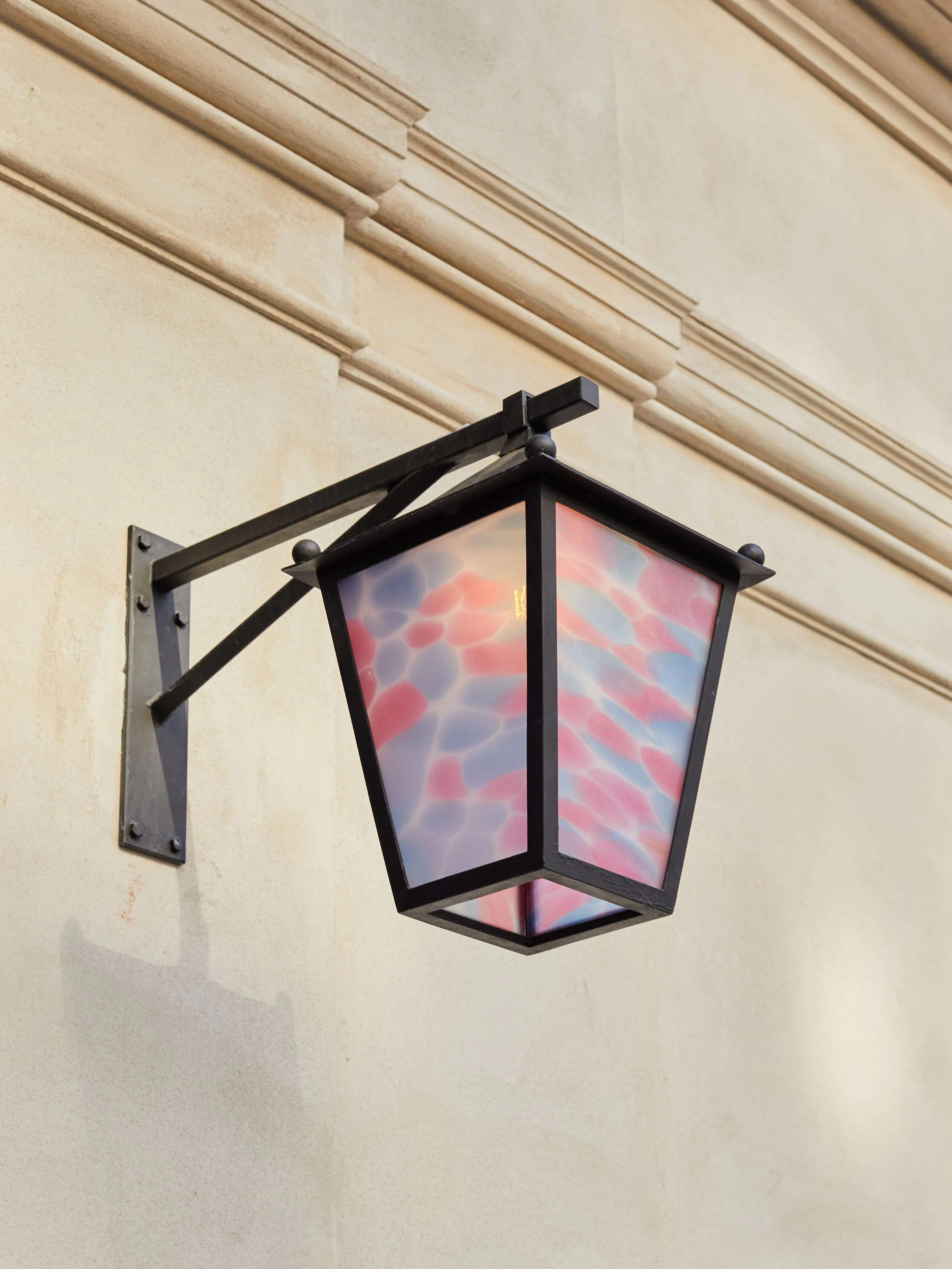 Es werde Licht: Das Lampenglas hat der Künstler Paul Hance entworfen.
