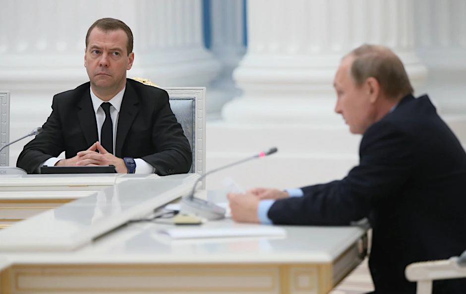 Putin und Medwedew bei einem Regierungstreffen in Moskau.