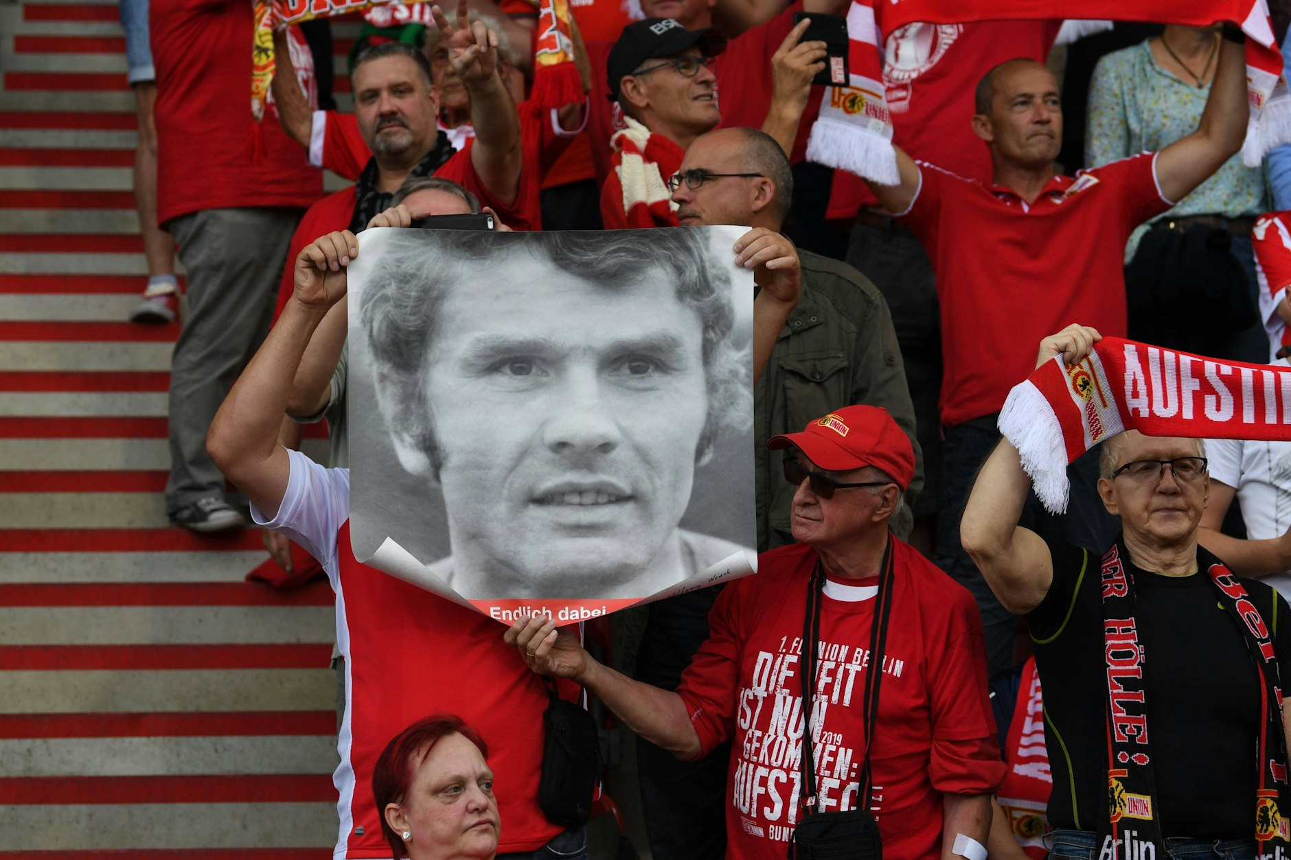 August 2018: Beim ersten Bundesligaspiel gegen Leipzig erinnert das Stadion an verstorbene Unioner, hier an den früheren Nationalspieler Wolfgang Wruck.