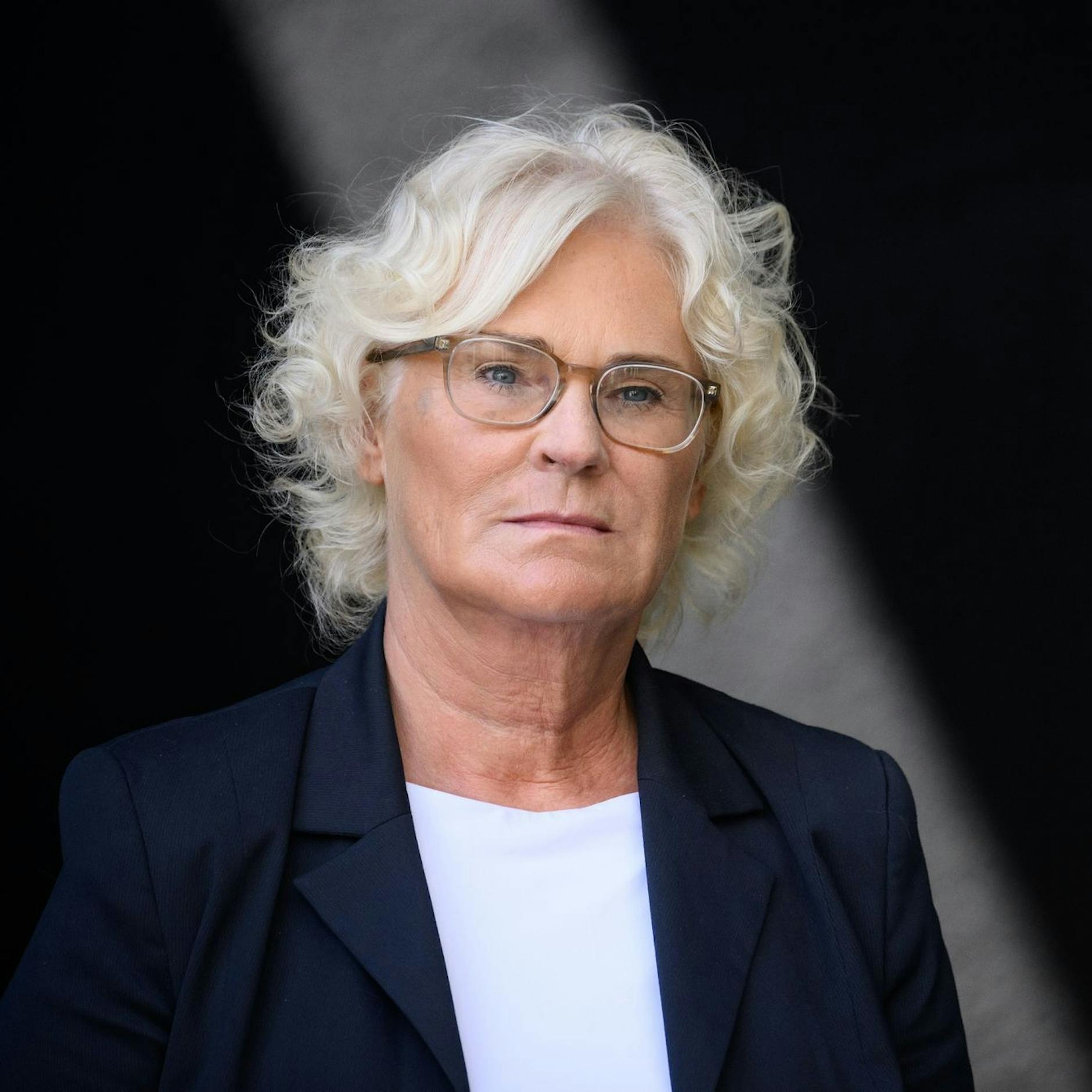 Nach Heli-Skandal: Lambrecht postet Foto aus Berliner Luxus-Club