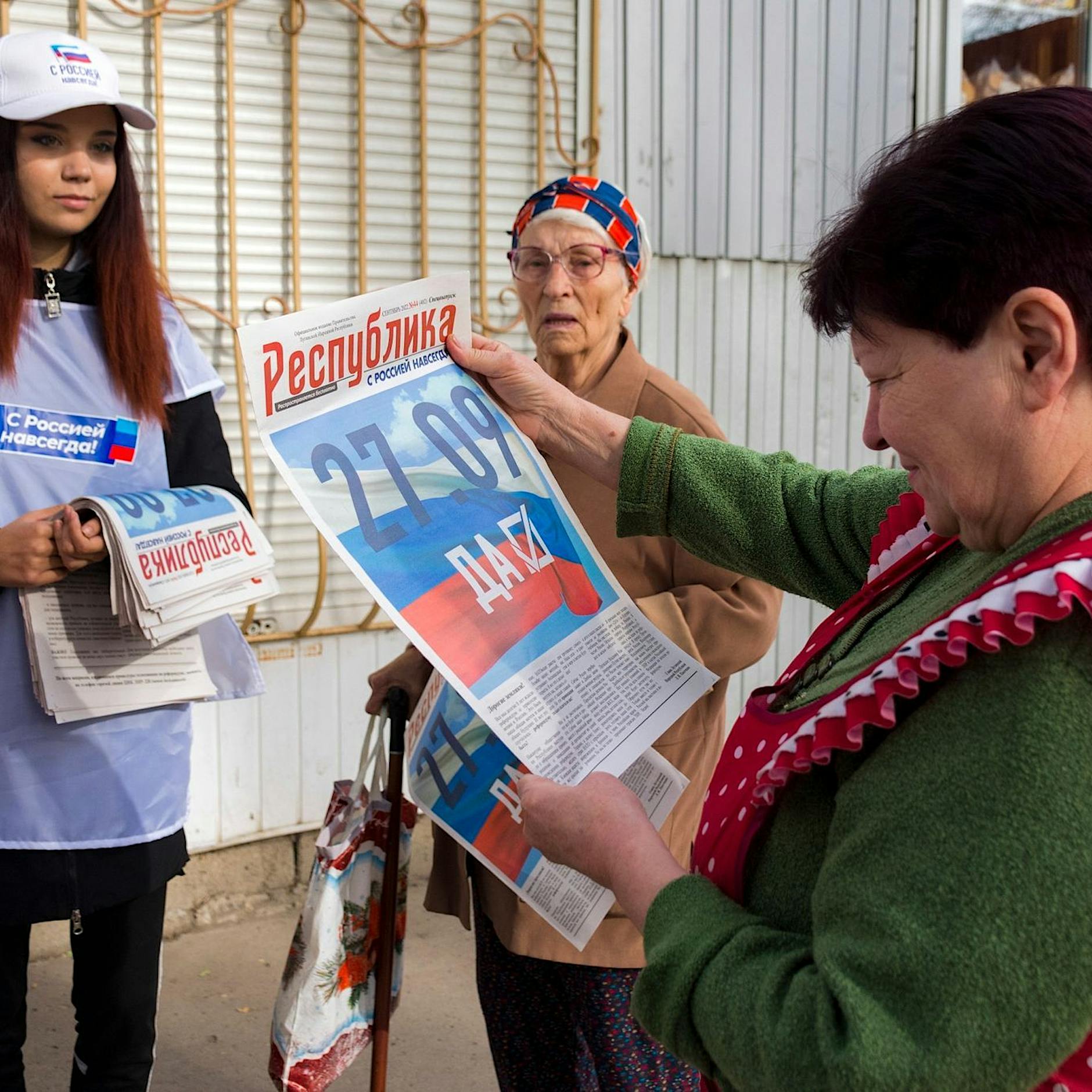 Berichte über Zwang bei „Referenden“ in russisch kontrollierten Gebieten der Ukraine