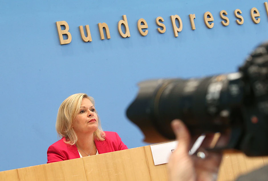 Bundesinnenministerin Nancy Faeser (SPD) bei einer Pressekonferenz in Berlin.  
