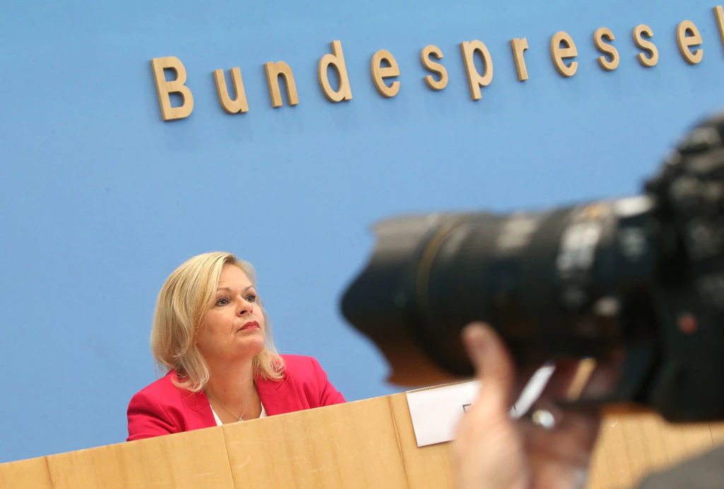 Faeser will russischen Deserteuren Schutz bieten - geht das?