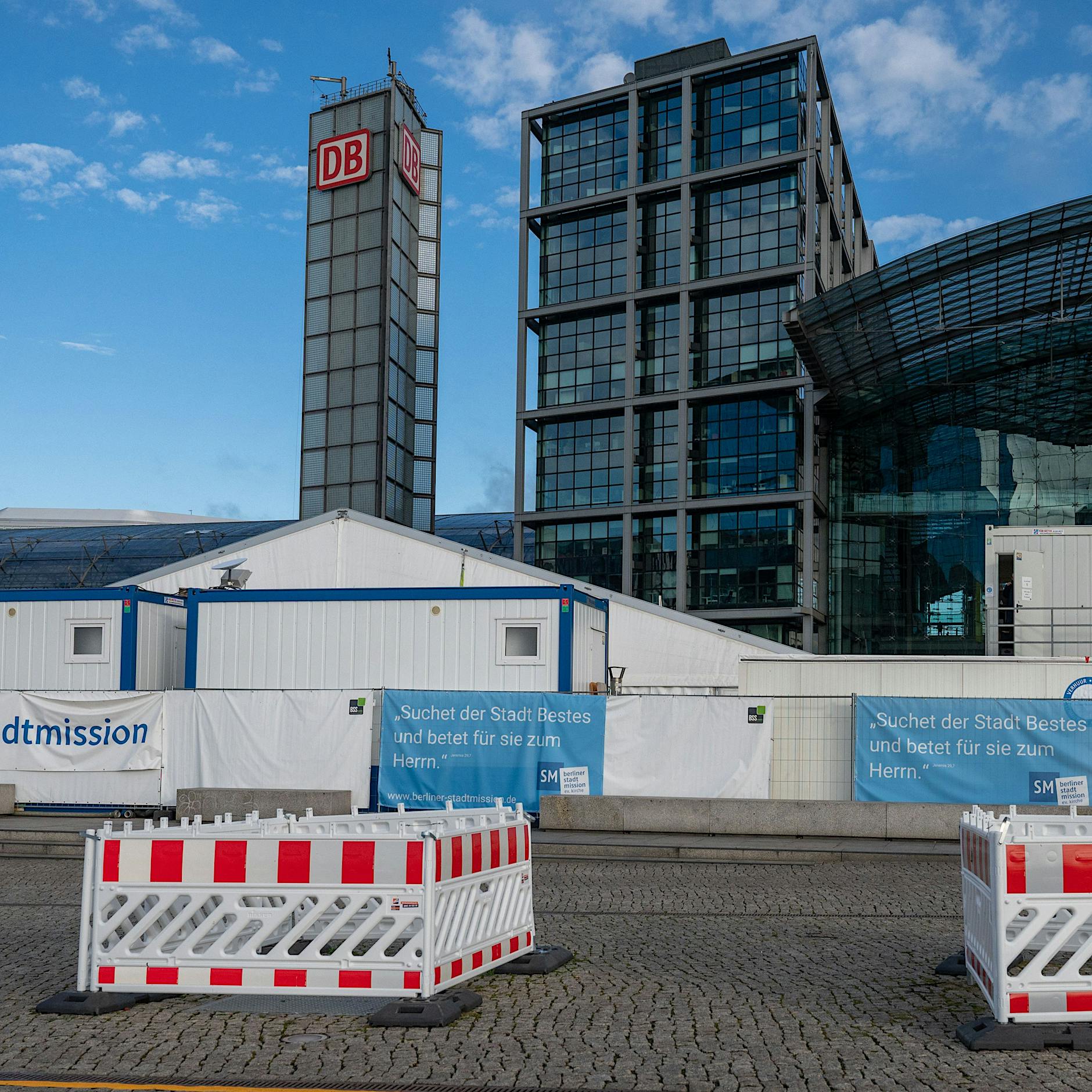 Das Willkommenszelt am Hauptbahnhof wird abgebaut: Was kommt danach?