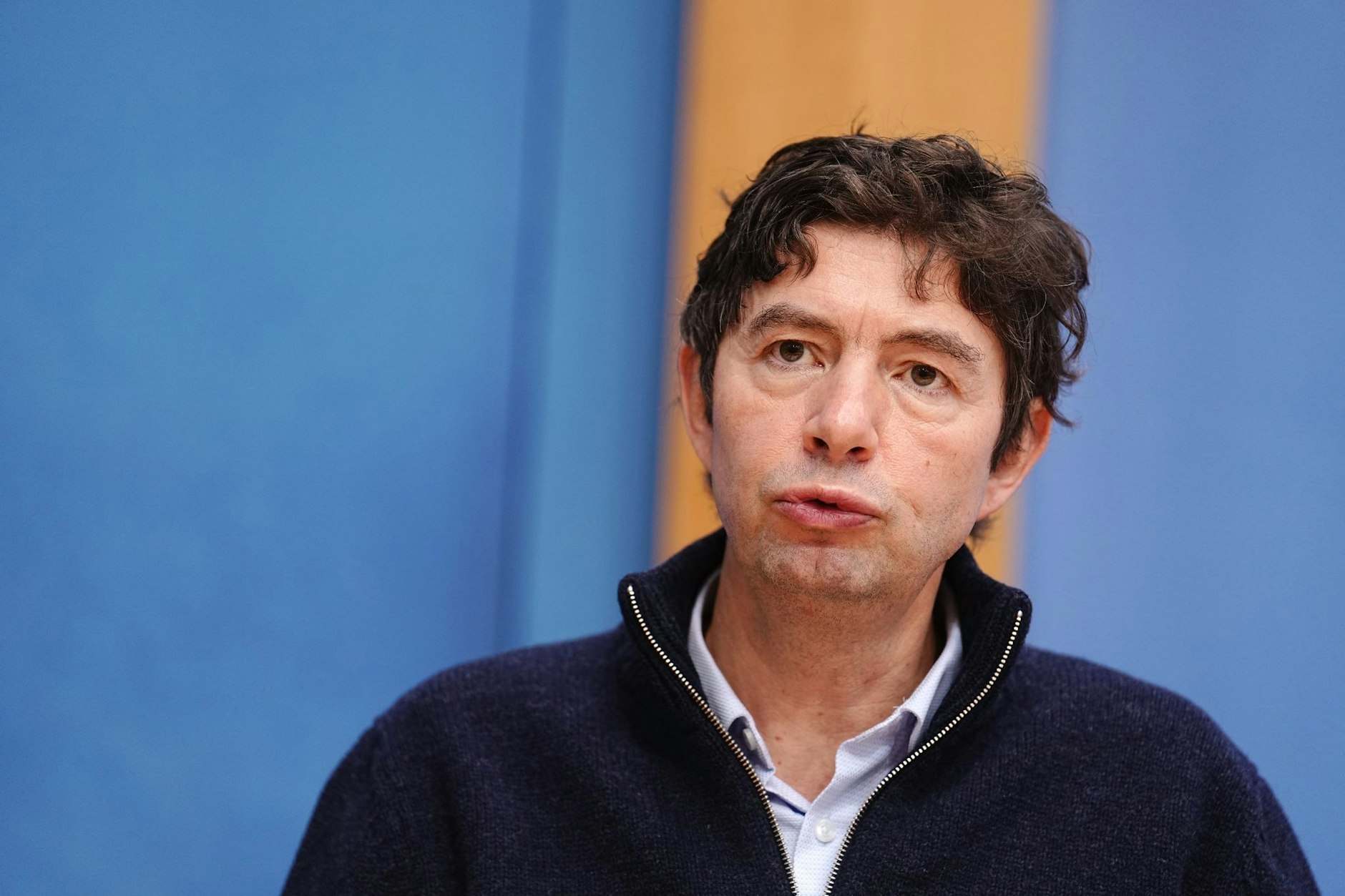 Virologe Christian Drosten sollte in den USA verklagt werden, so hat es der Anwalt Reiner Füllmich angekündigt – und dafür Geld eingesammelt.&nbsp;