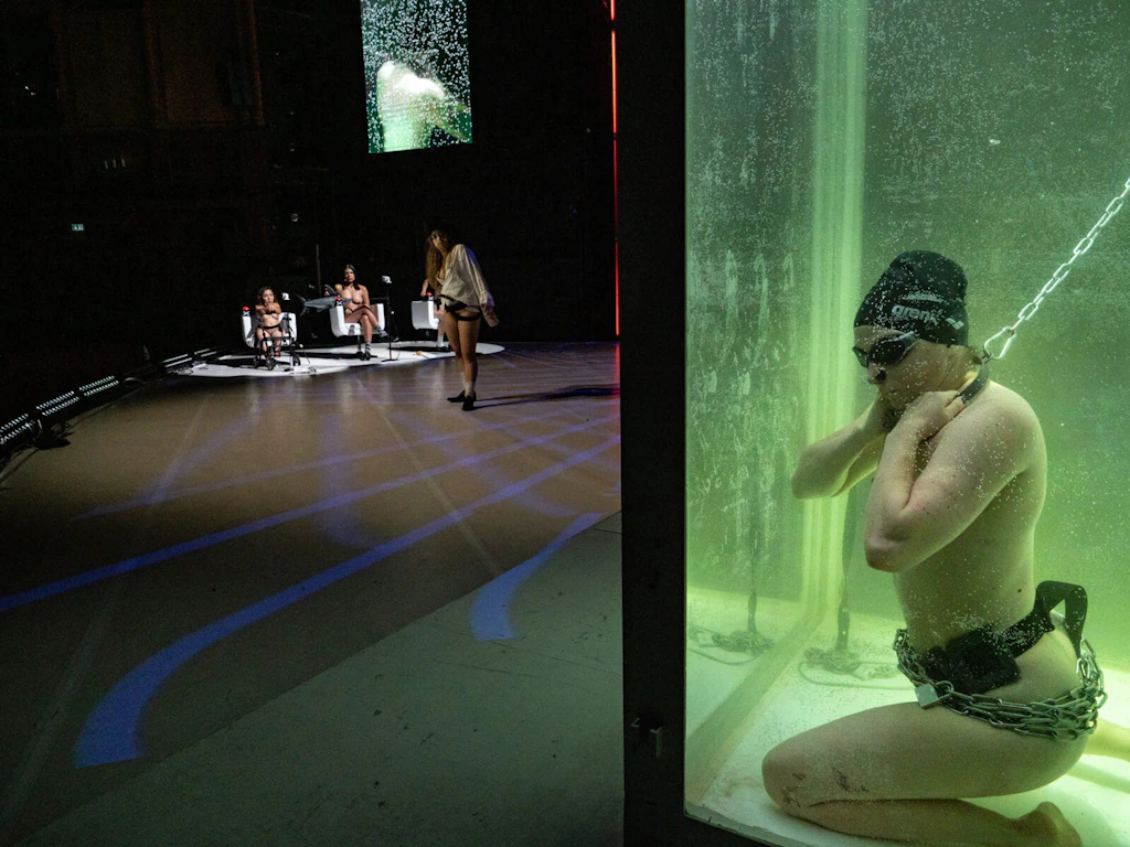 „Ophelia's Got Talent“ - Talentshow mit Menschenaquarium