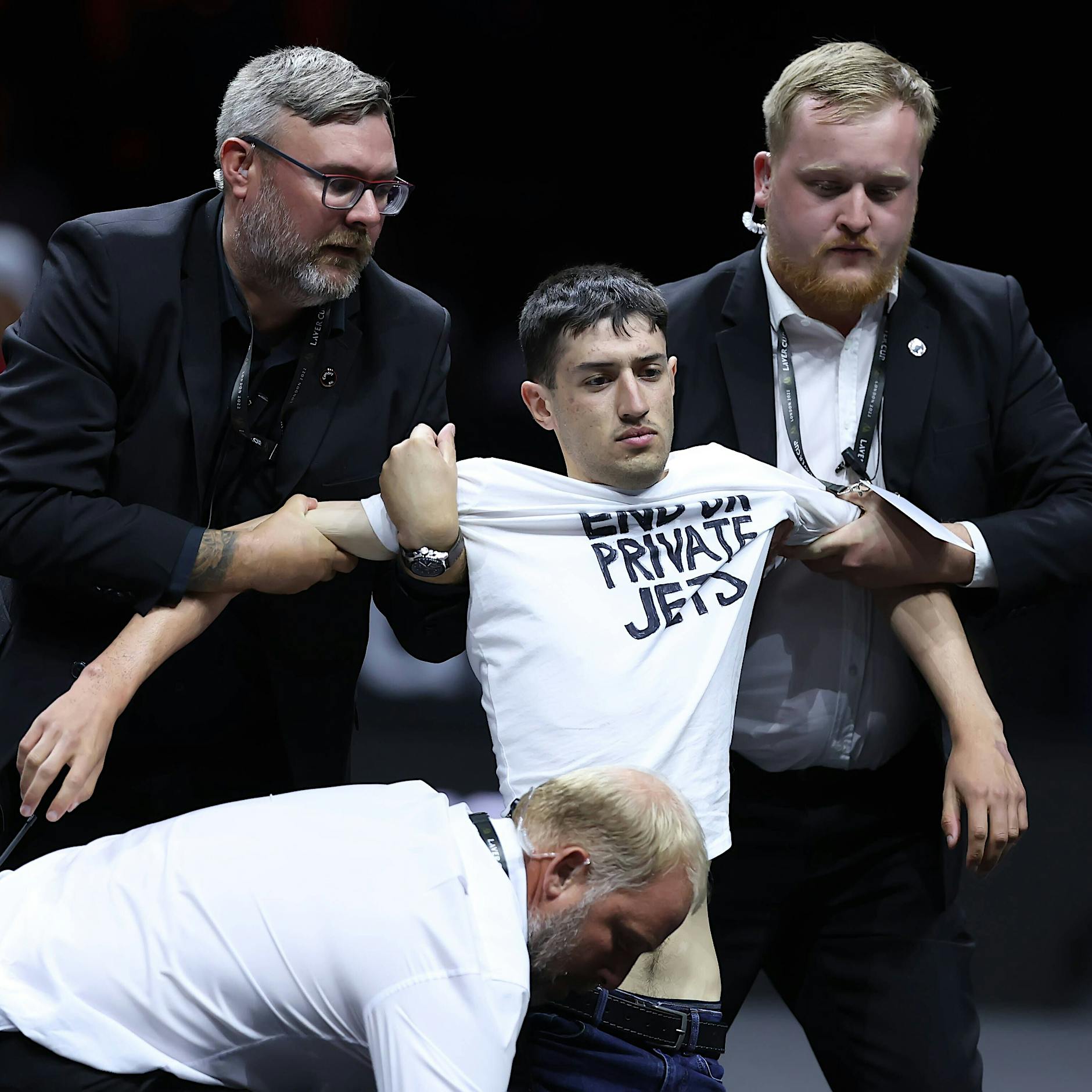 Klimaaktivist legt bei Tennismatch Feuer und zündet sich selbst an