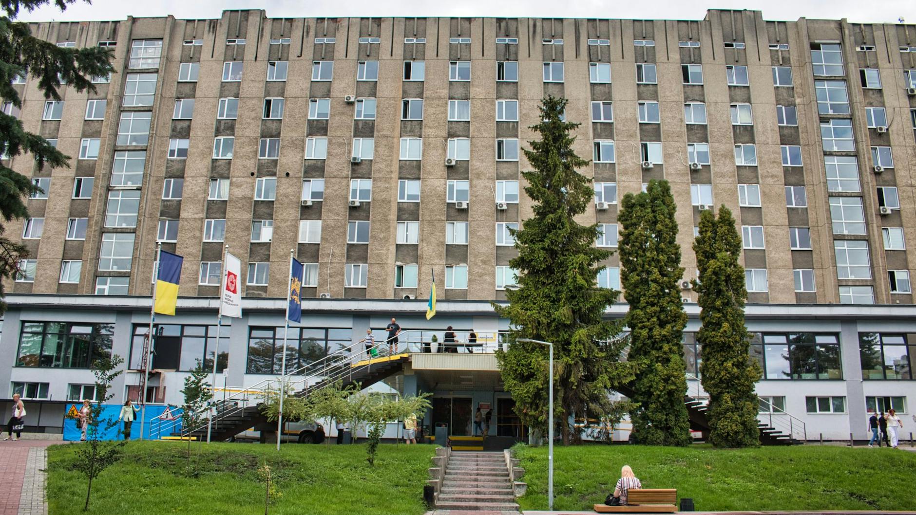 Das Unfallkrankenhaus von Lwiw liegt weit weg von der Front. Dennoch werden auch hier mittlerweile vorwiegend Kriegsopfer behandelt.