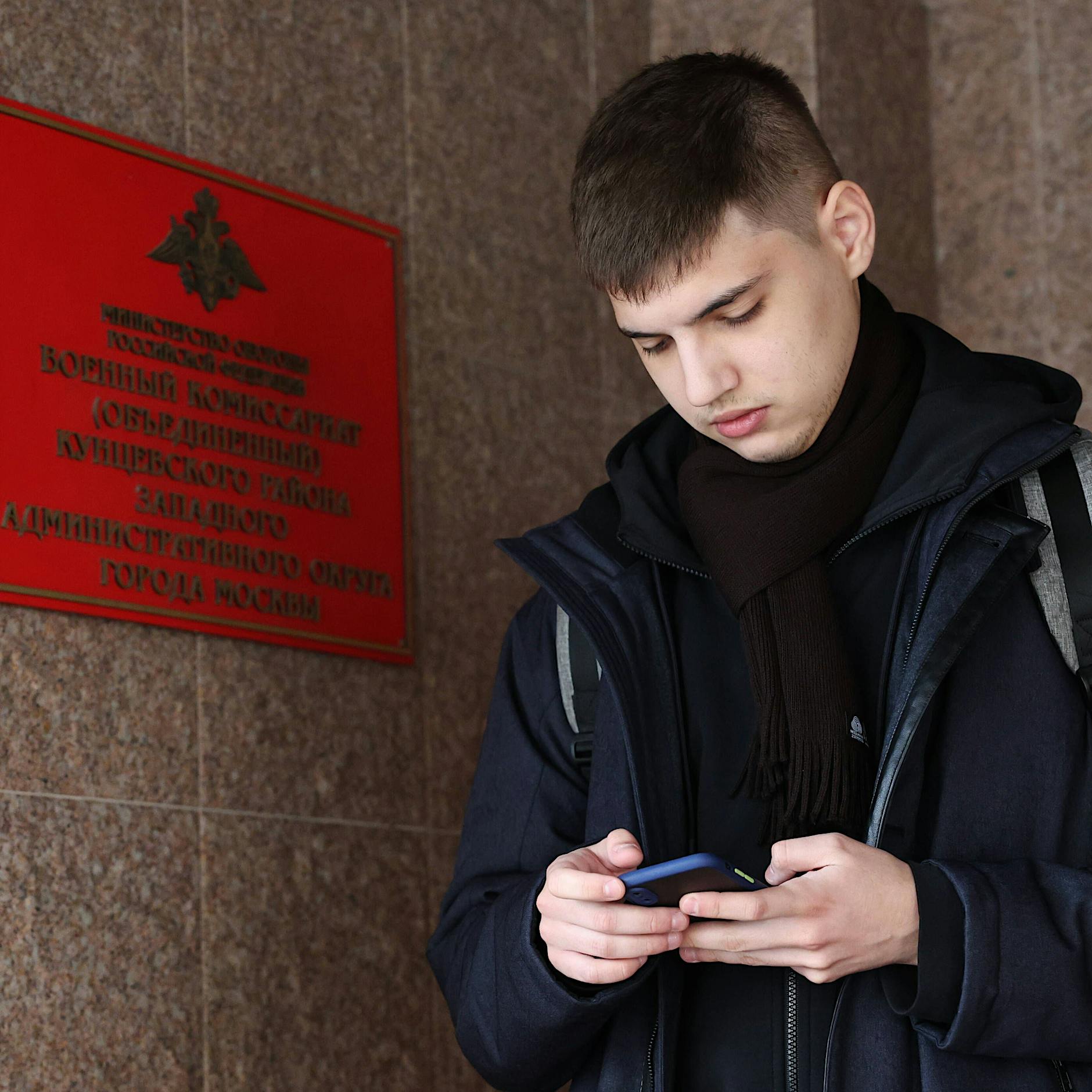 „Wie bricht man sich den Arm“ wird Top-Suchbegriff in Russland