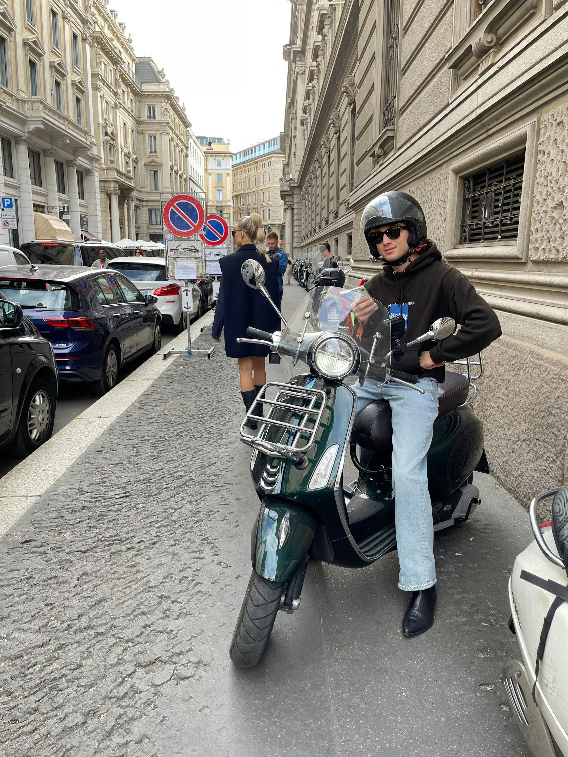 Hat nicht mit einem Foto gerechnet: ein Mitglied des Max-Mara-Teams.