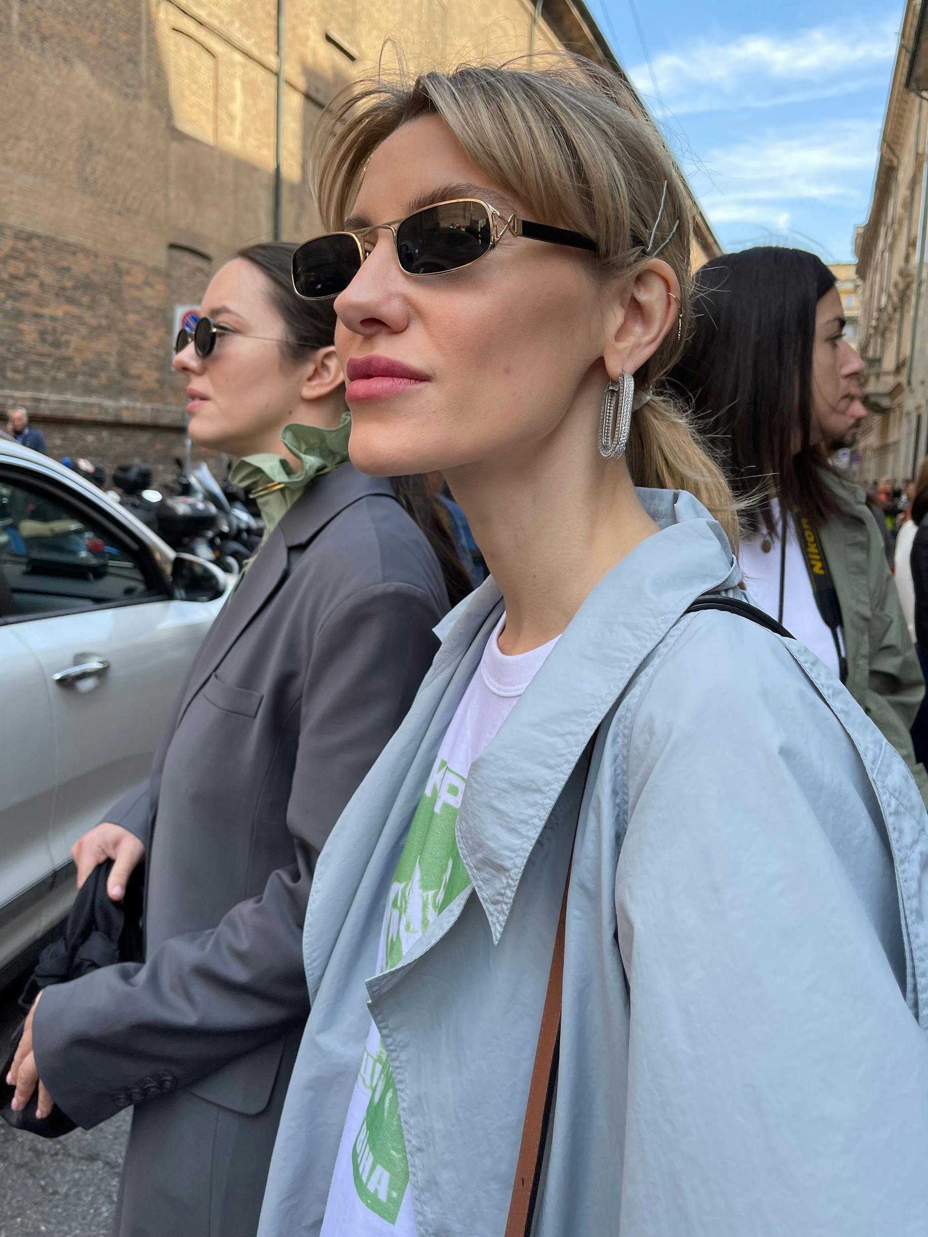 Sehen und gesehen werden nach der Sportmax-Show.