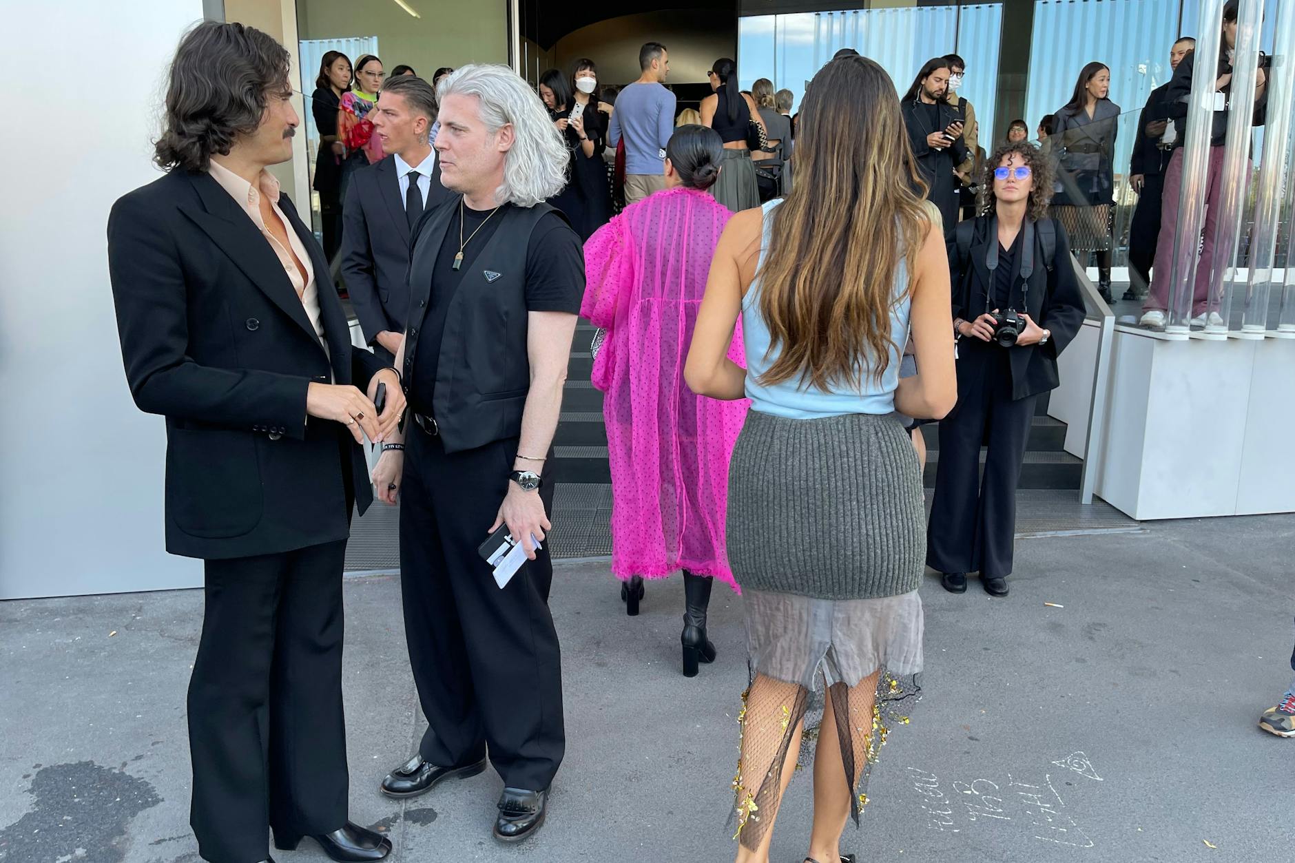 Lange Mähnen bei den Männern, gesehen bei der Prada-Show.