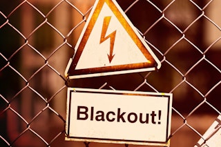 Grusel-Szenario Blackout! Experte warnt: Das kann in Berlin passieren – und DARUM sollte jeder ein Kurbel-Radio haben