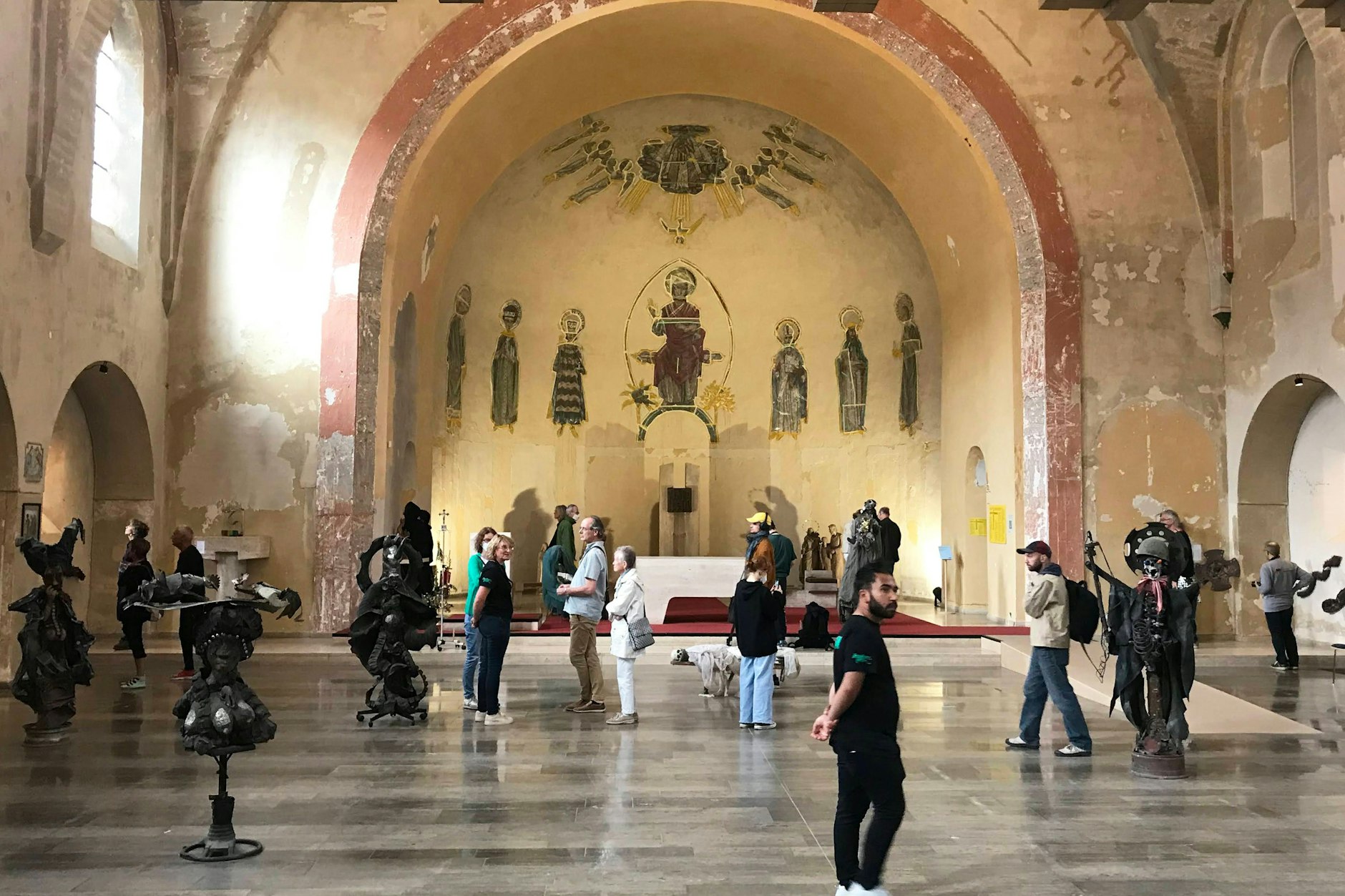Innenraum&nbsp;Kirche St. Kunigundis im Ostteil Kassels, wo Atis Rezistans ihre Werke ausstellen