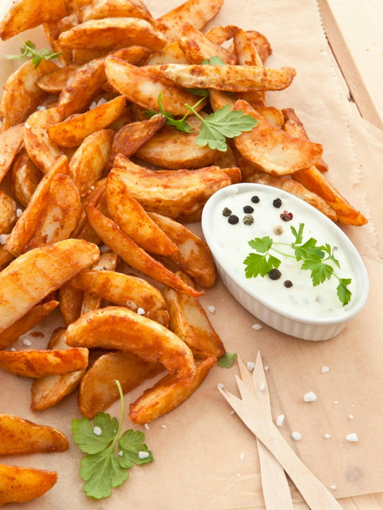 Der einfache Quark-Kräuter-Dip passt perfekt dazu.