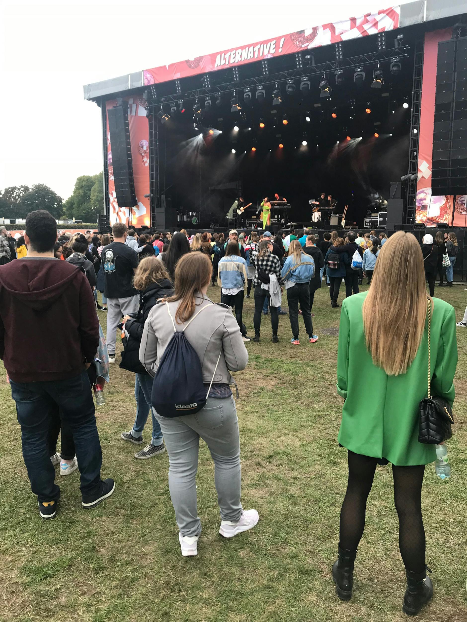 Schade für Jada: Bei ihrem Auftritt standen gerade mal 200, 300 Fans vor der großen Bühne.