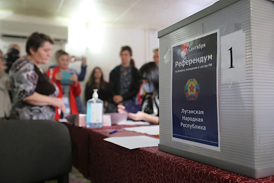 dpatopbilder - Der Kreml geht bei den Scheinreferenden von einem Ja für einen Beitritt zu Russland aus.  