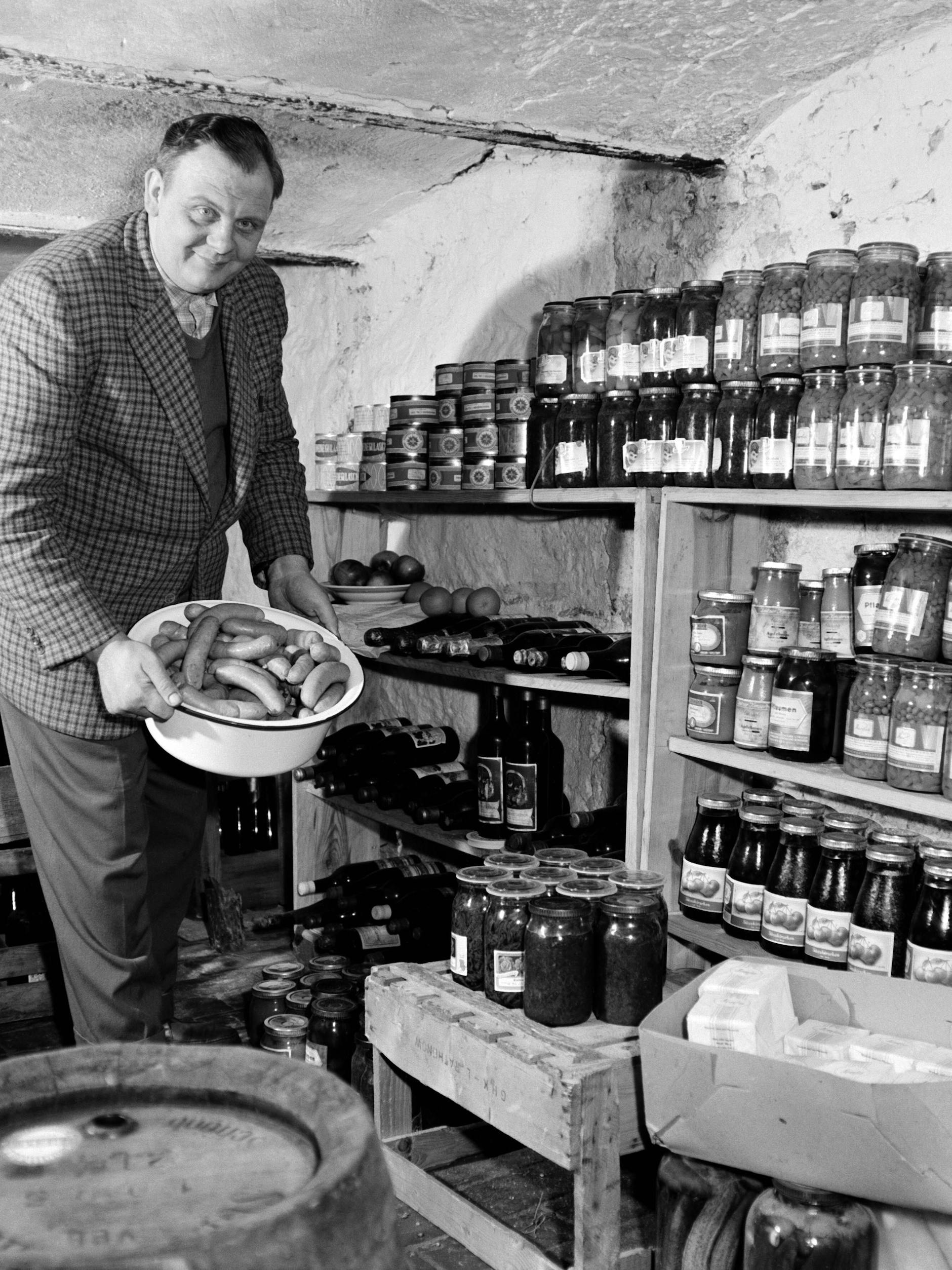 So gut sortierte Vorratsschränke wie früher haben heute sicher nur noch wenige Menschen.